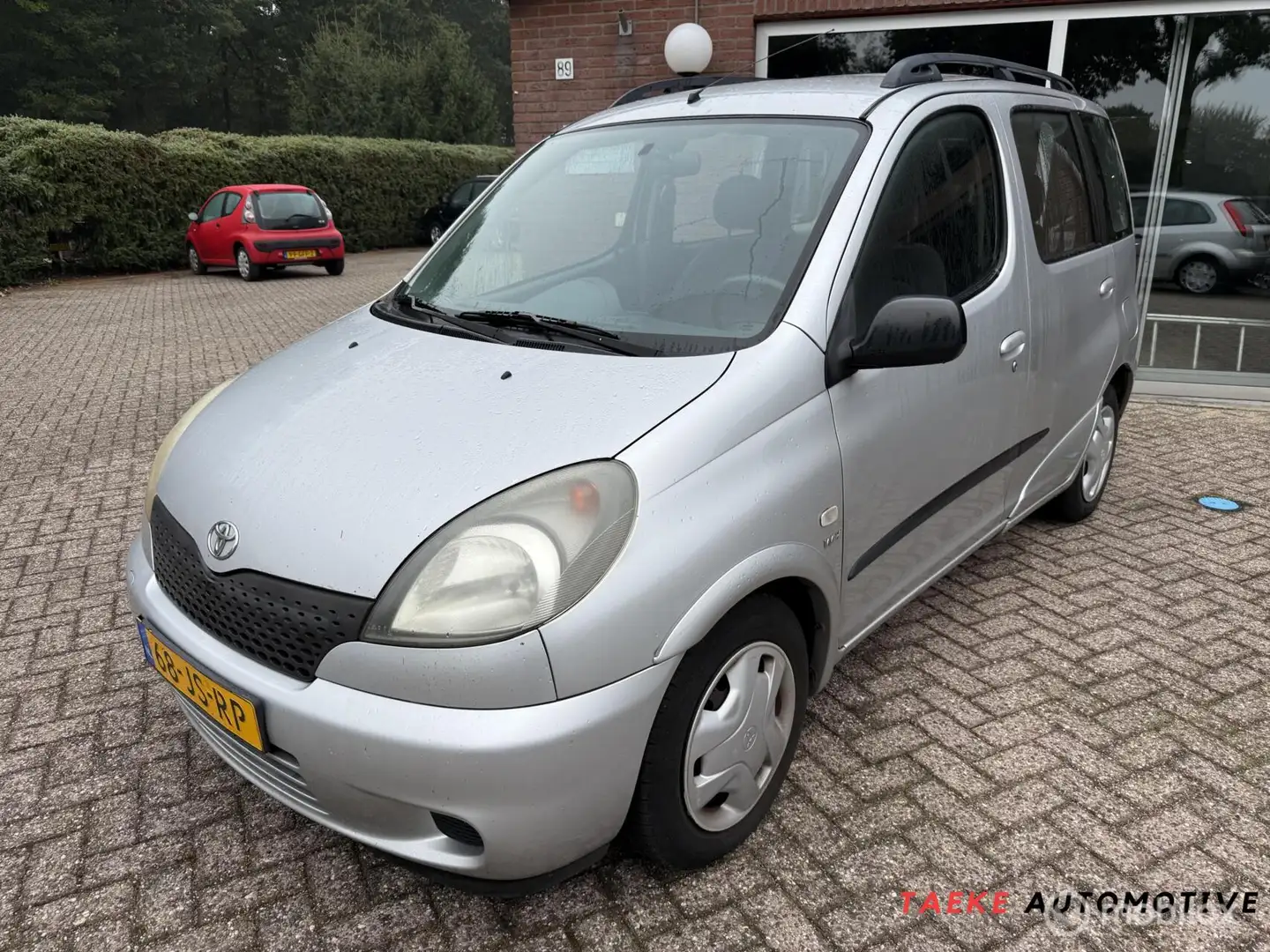 Toyota Yaris Verso 1.5-16V VVT-i Sol Airco Gris - 1