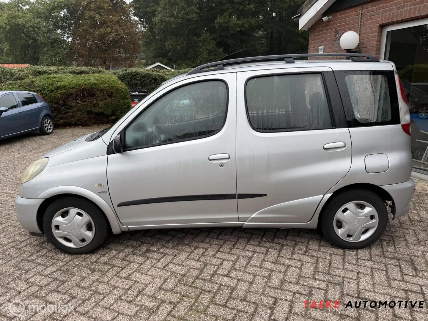 Toyota Yaris Verso 1.5-16V VVT-i Sol Airco Gris - 2