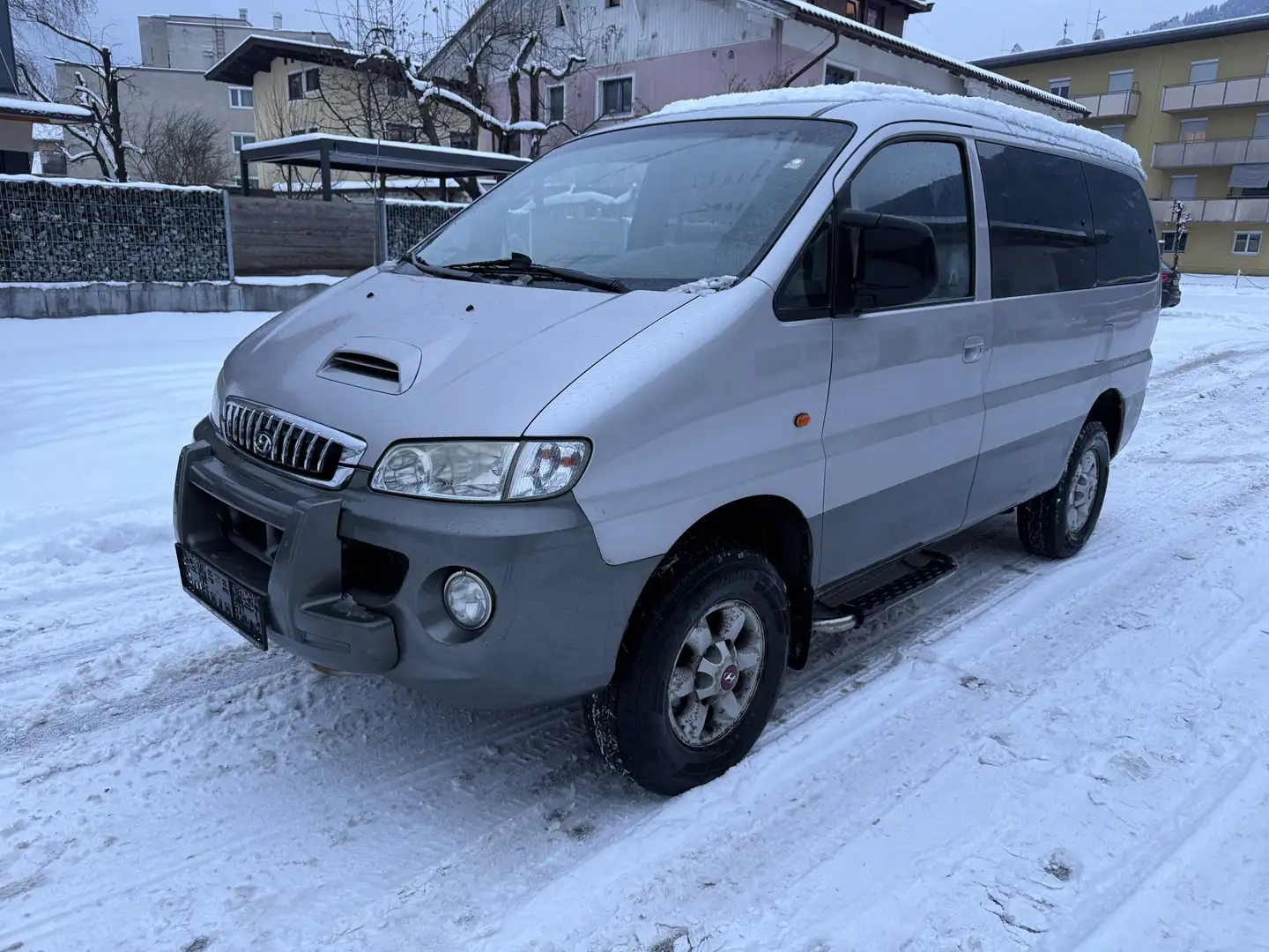 Hyundai H-1 H-1 Starex 2.5 TD Grau - 1