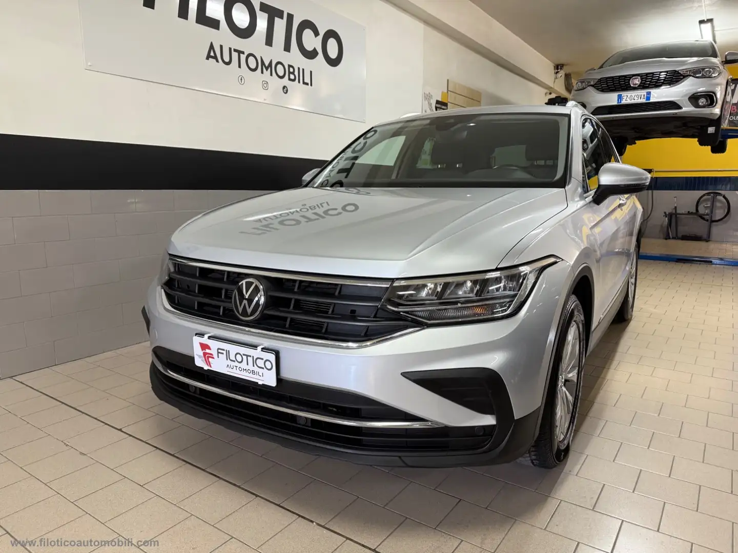 Volkswagen Tiguan 2.0 TDI 150CV SCR DSG Life KM 66236 - FARI FULL LE Gris - 1