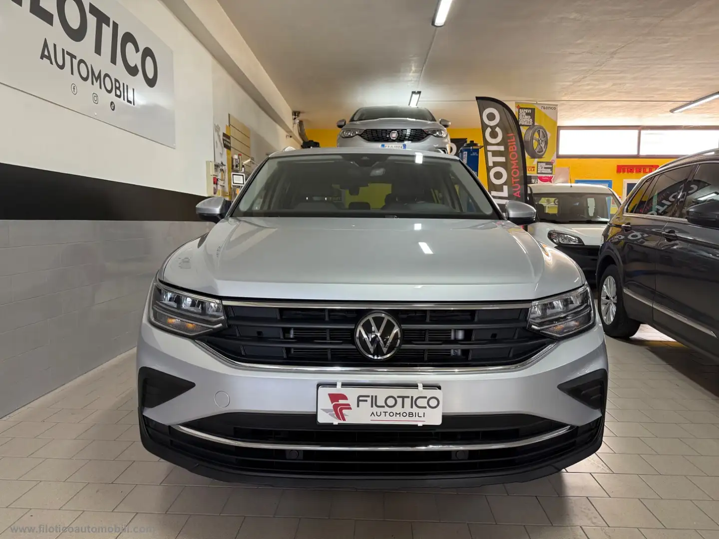 Volkswagen Tiguan 2.0 TDI 150CV SCR DSG Life KM 66236 - FARI FULL LE Gris - 2