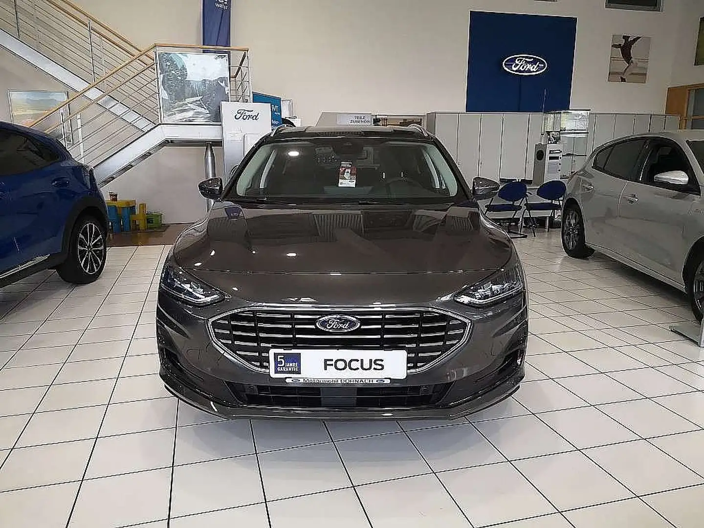 Ford Focus Turnier 1,5 EcoBlue Titanium Aut. Gris - 2