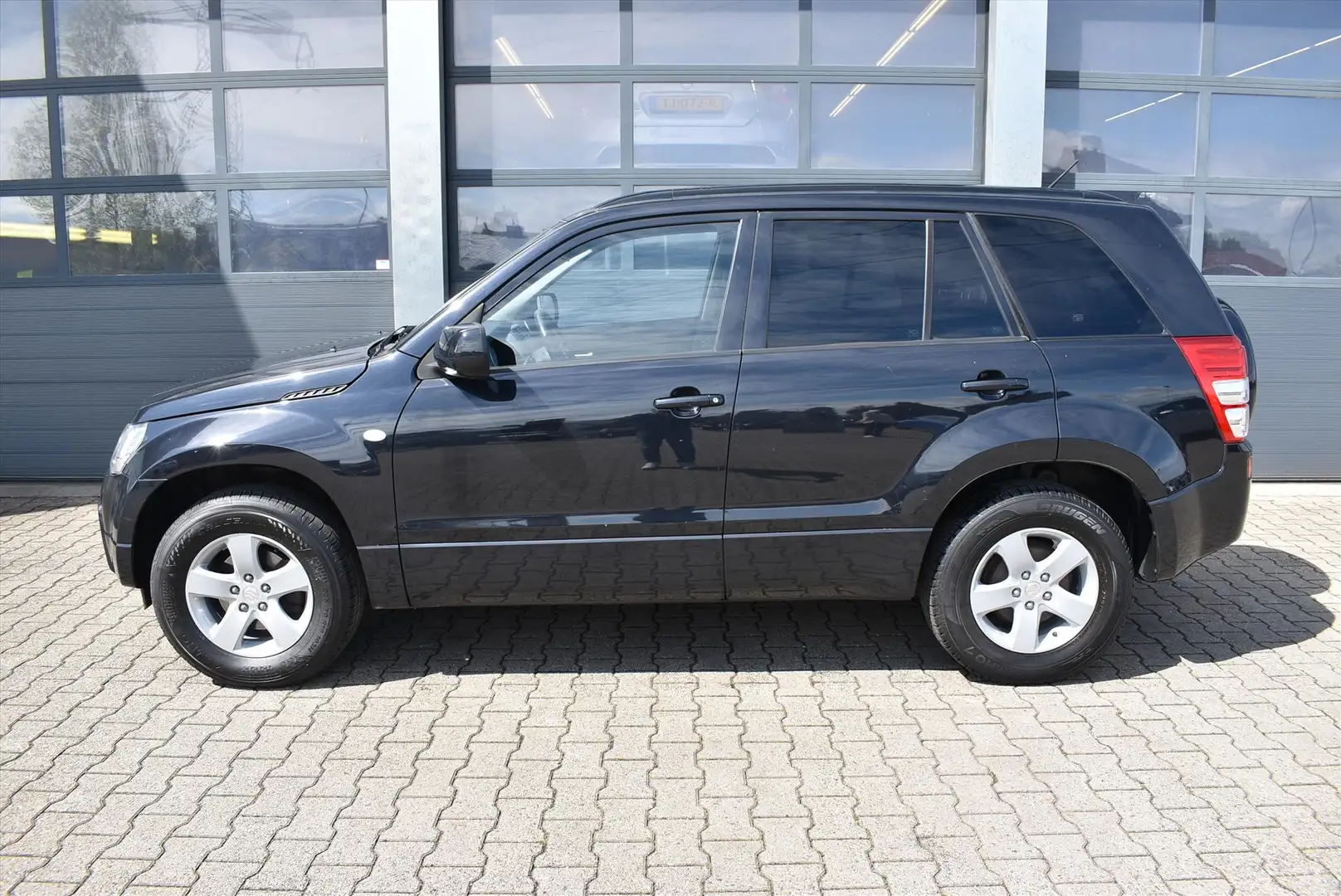 Suzuki Grand Vitara 2.0 140pk Automaat Shogun Fekete - 2