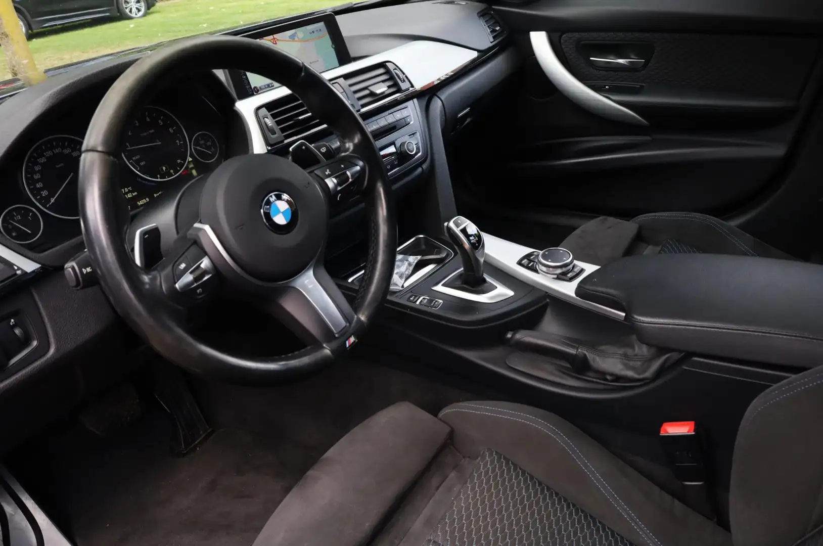 BMW 320 3-serie Touring 320i Executive Aut. | M-pakket | P Grijs - 2
