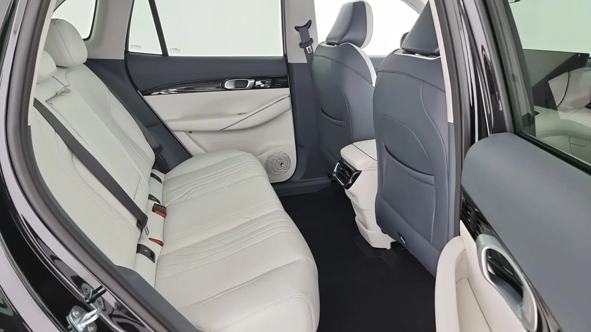 Geely EX5 Launch Edition Schwarz - 2