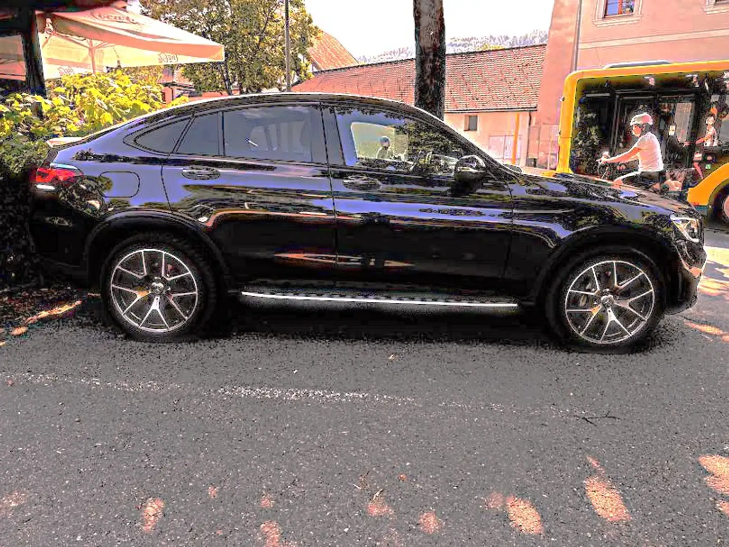 Mercedes-Benz GLC 300 GLC 300 de  4MATIC Coupe / Hybrid / AMG Line Schwarz - 1