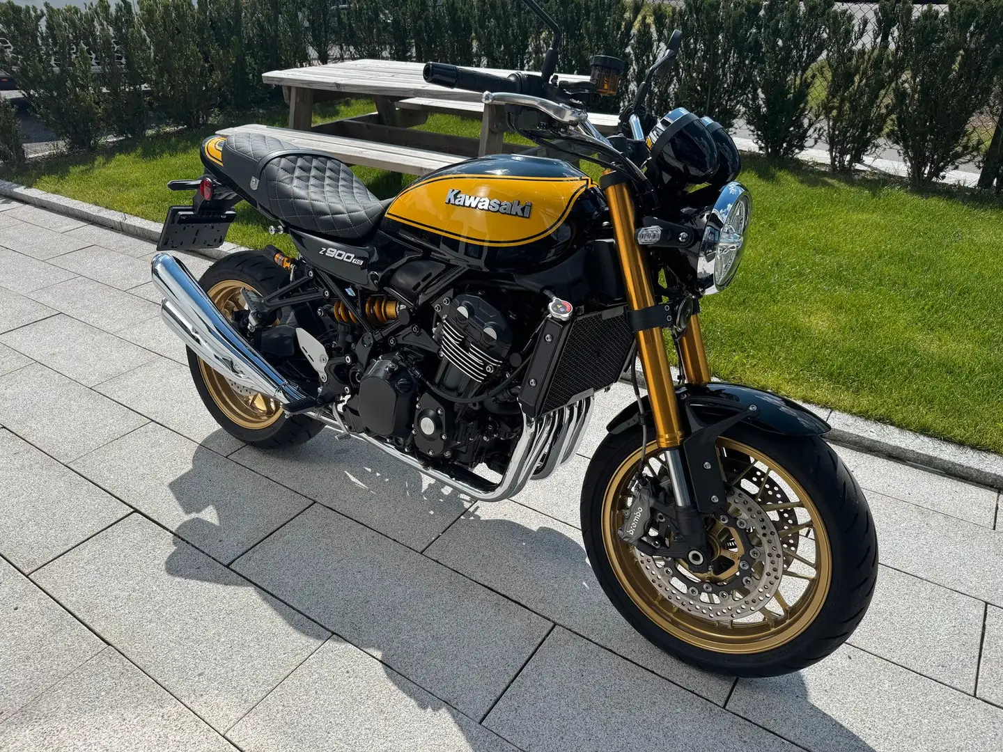 Kawasaki Z900RS - 1