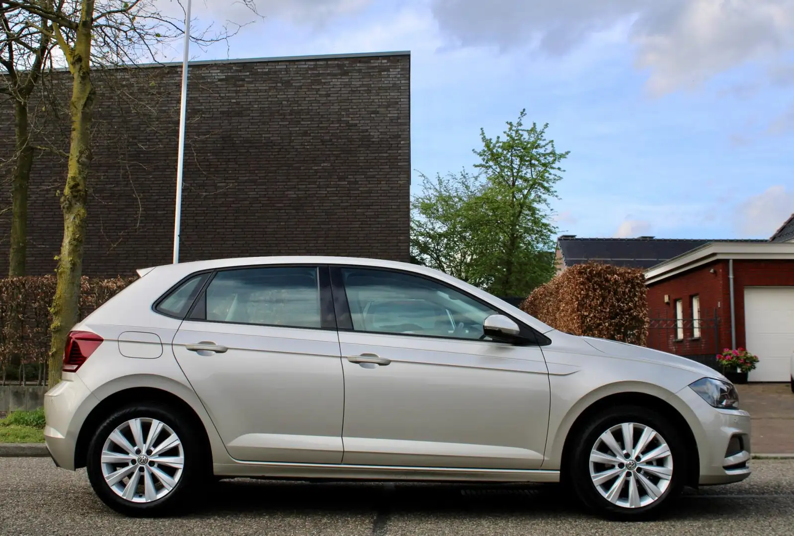 Volkswagen Polo 1.0 TSI Beats | AUTOMAAT | CARPLAY | NAVI | CLIMA Grijs - 2