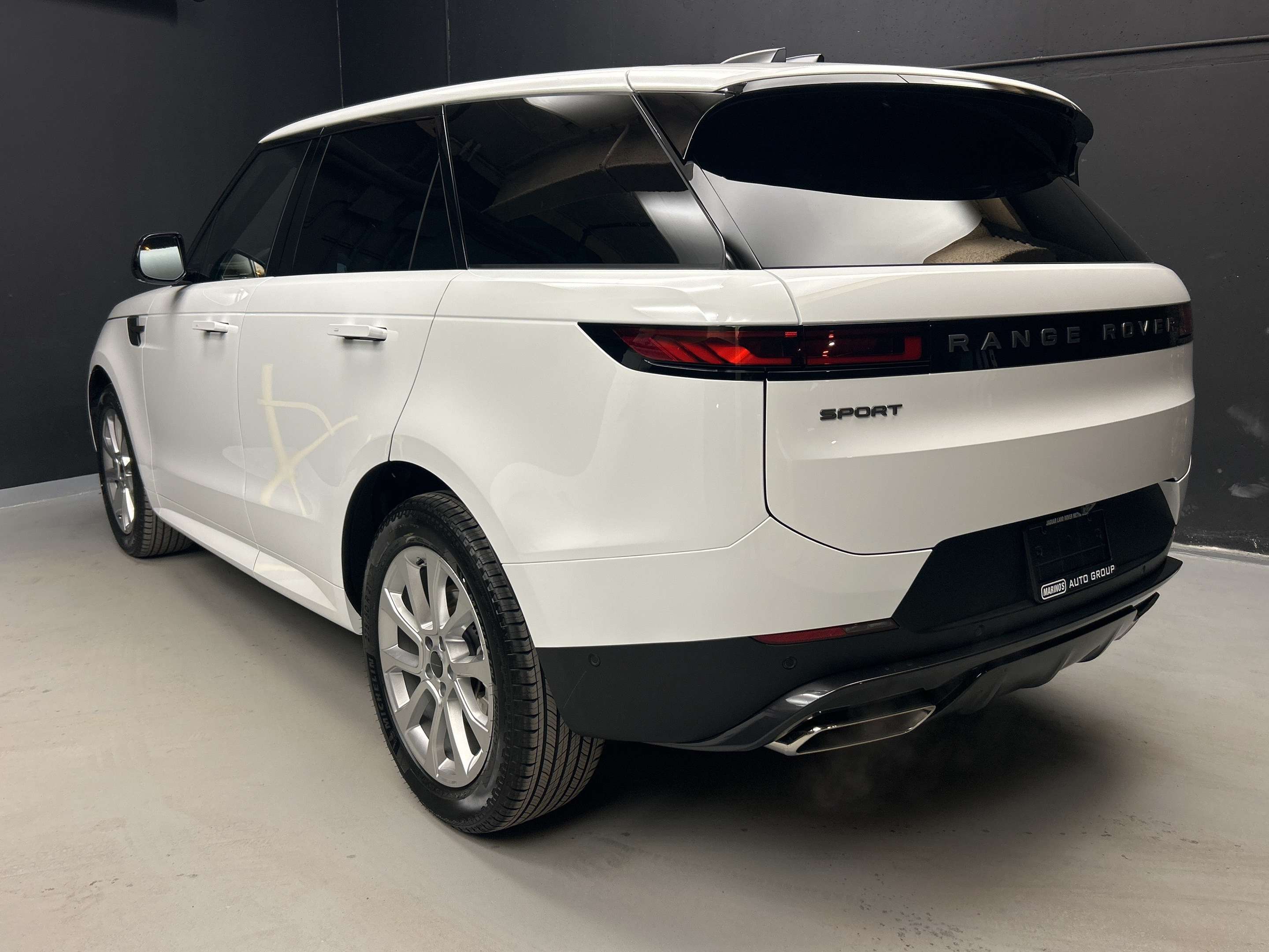 2026 Land Rover Range Rover Sport S alt 4