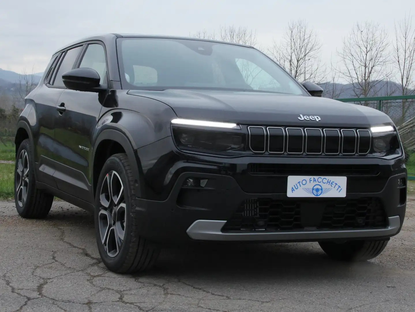 Jeep Avenger 1.2 turbo e-hybrid mhev Summit edct6 Negro - 1