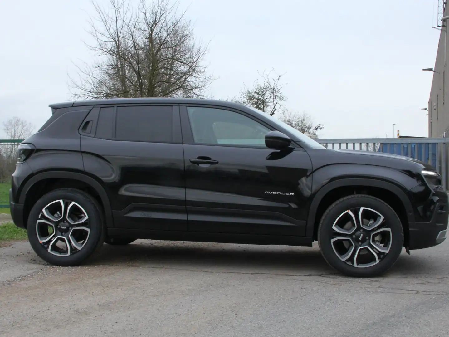 Jeep Avenger 1.2 turbo e-hybrid mhev Summit edct6 Negro - 2