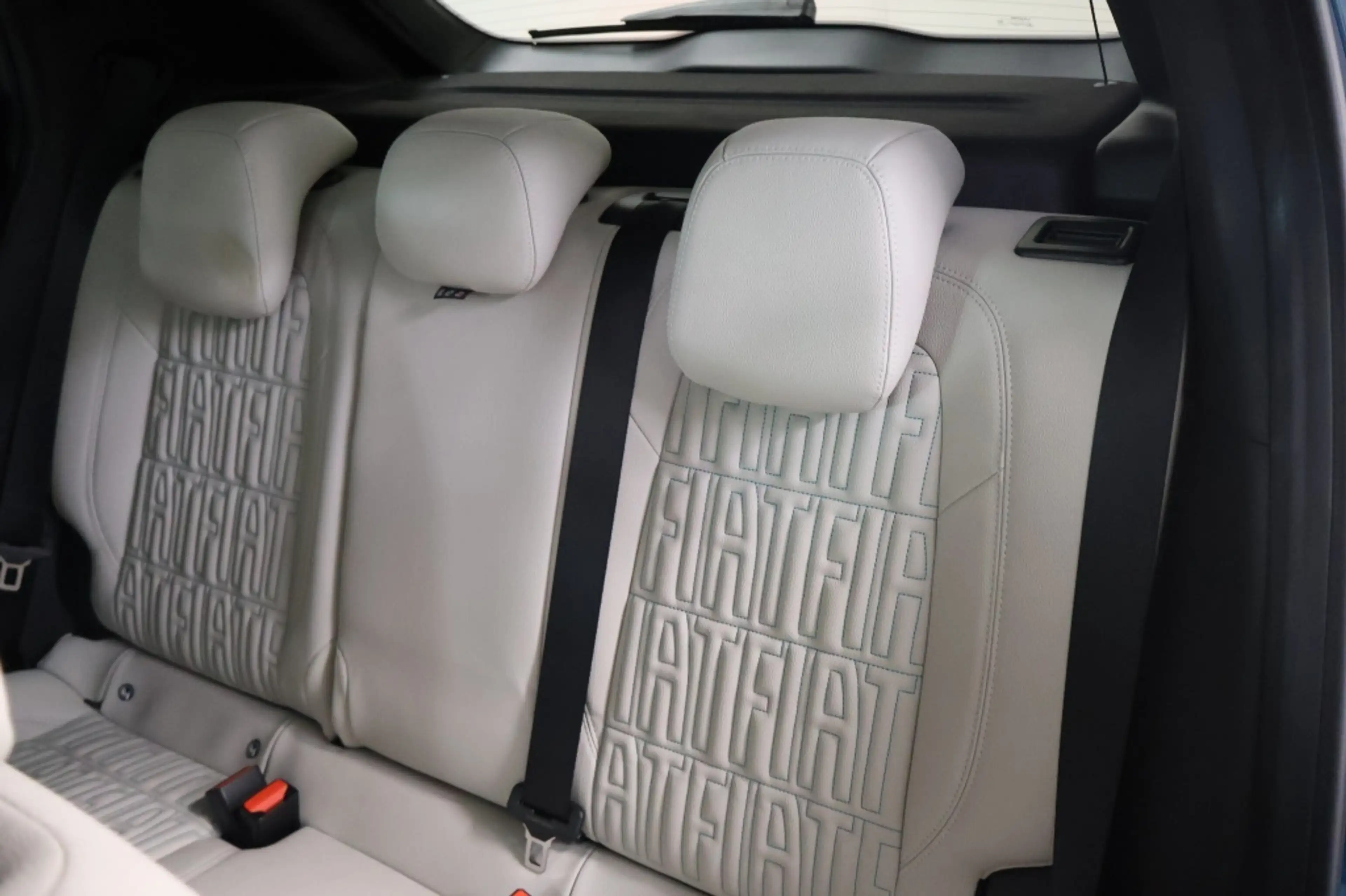 Fiat 600e La Prima 54 kWh — photo 11