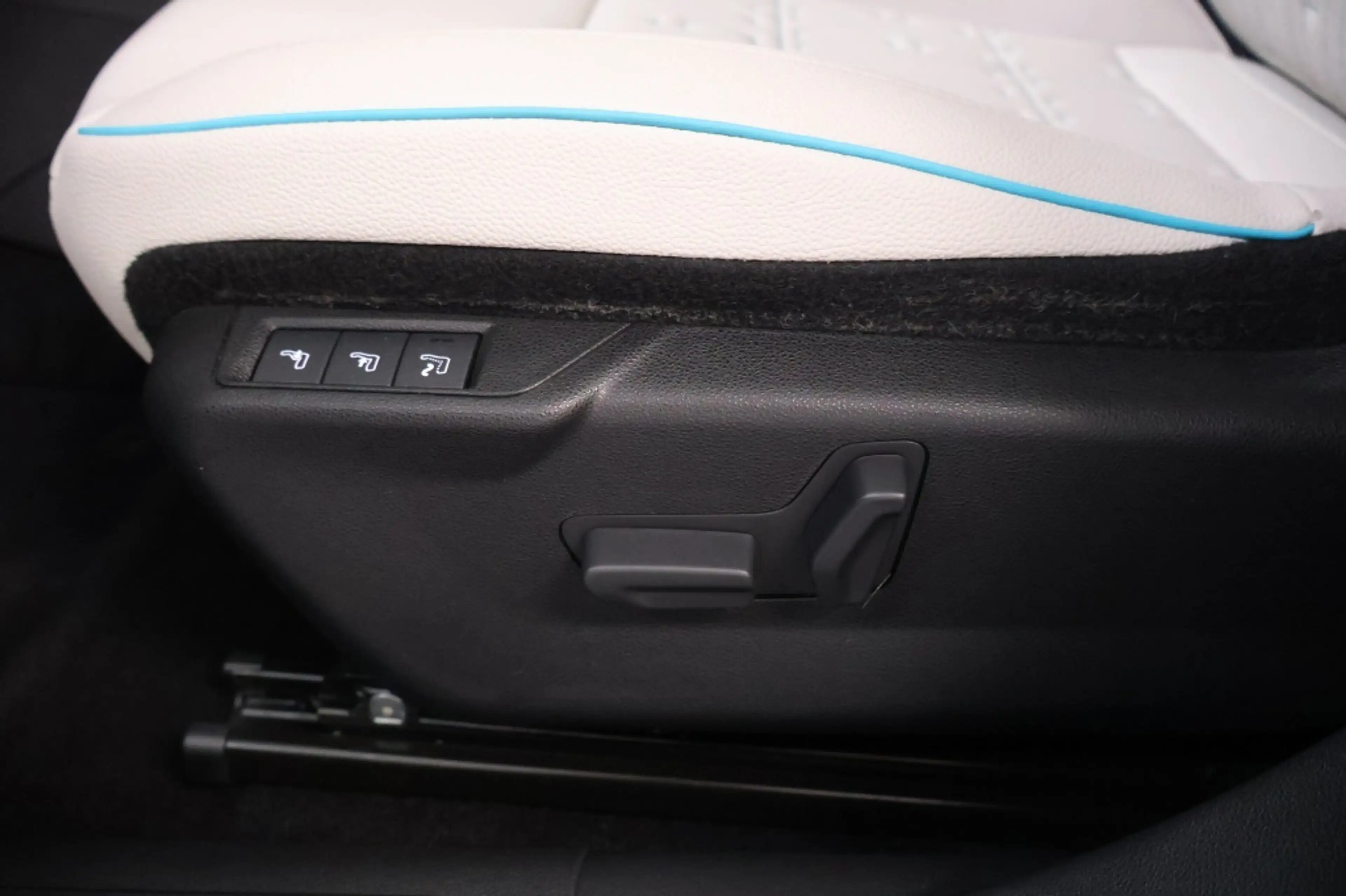 Fiat 600e La Prima 54 kWh — photo 9