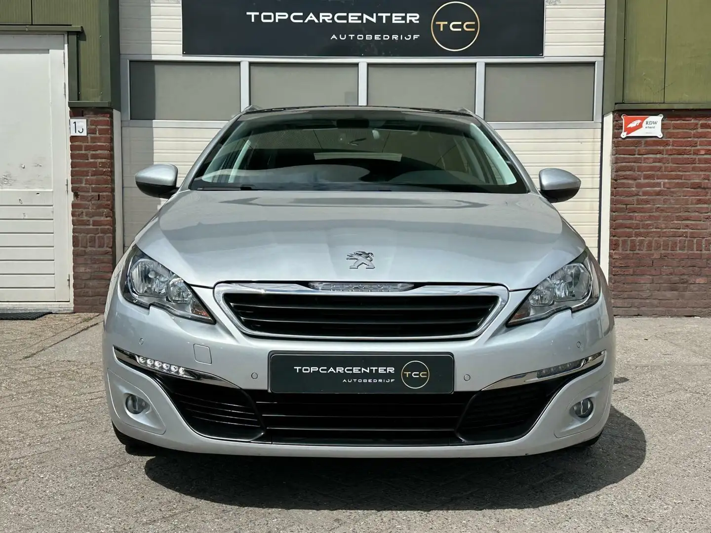 Peugeot 308 SW 1.2 PureT Executive/PANP/NAVI/PARKS/APK/NAP Grijs - 2