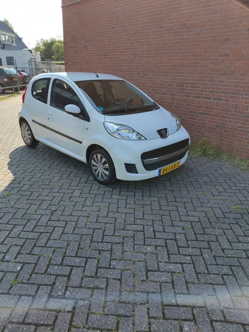 Peugeot 107 1.0-12V Urban Move Білий - 2