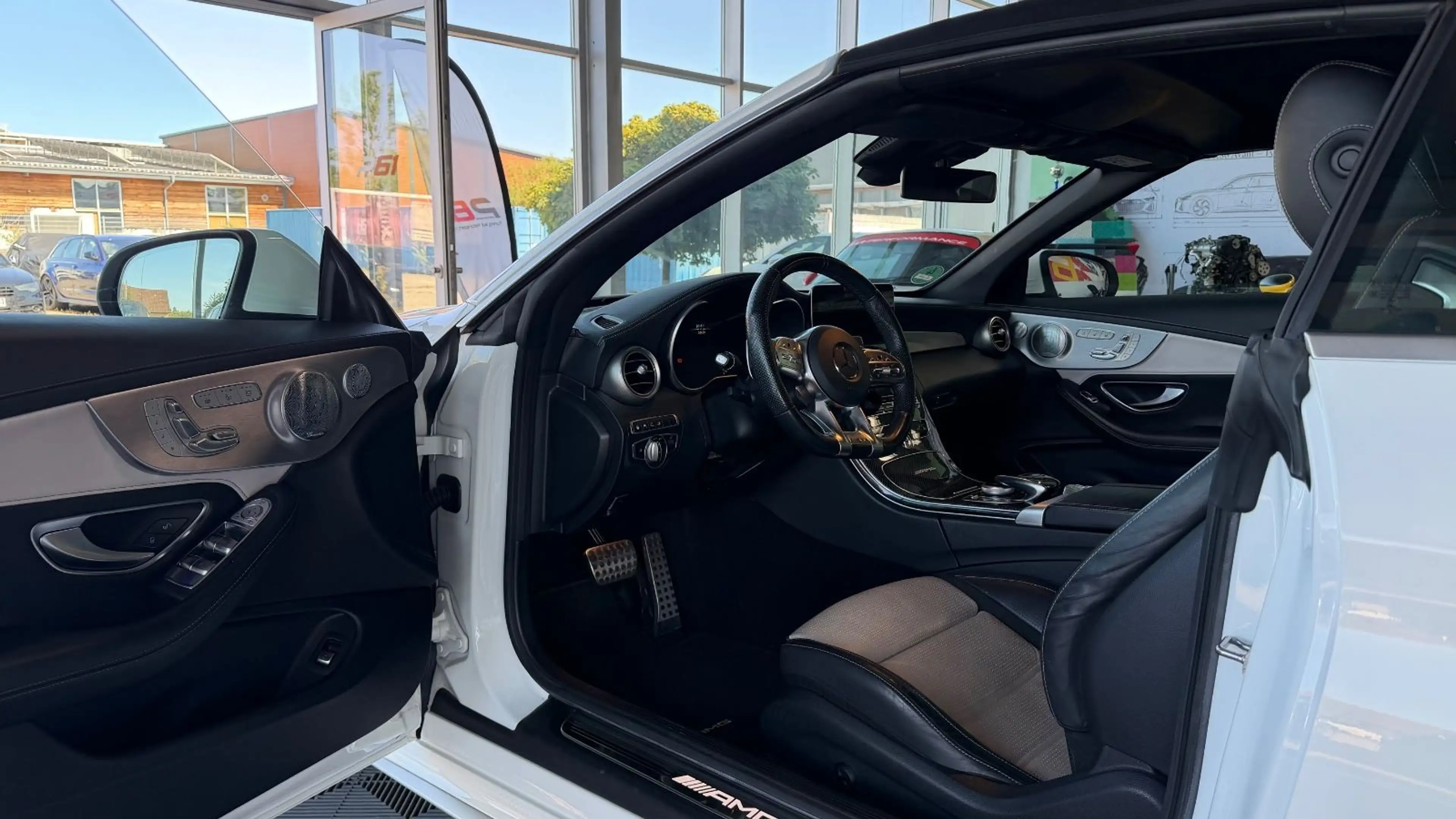 Mercedes-Benz C 63 AMG S Cabrio/Carbon/360/Sitzklima/Burmester — photo 7