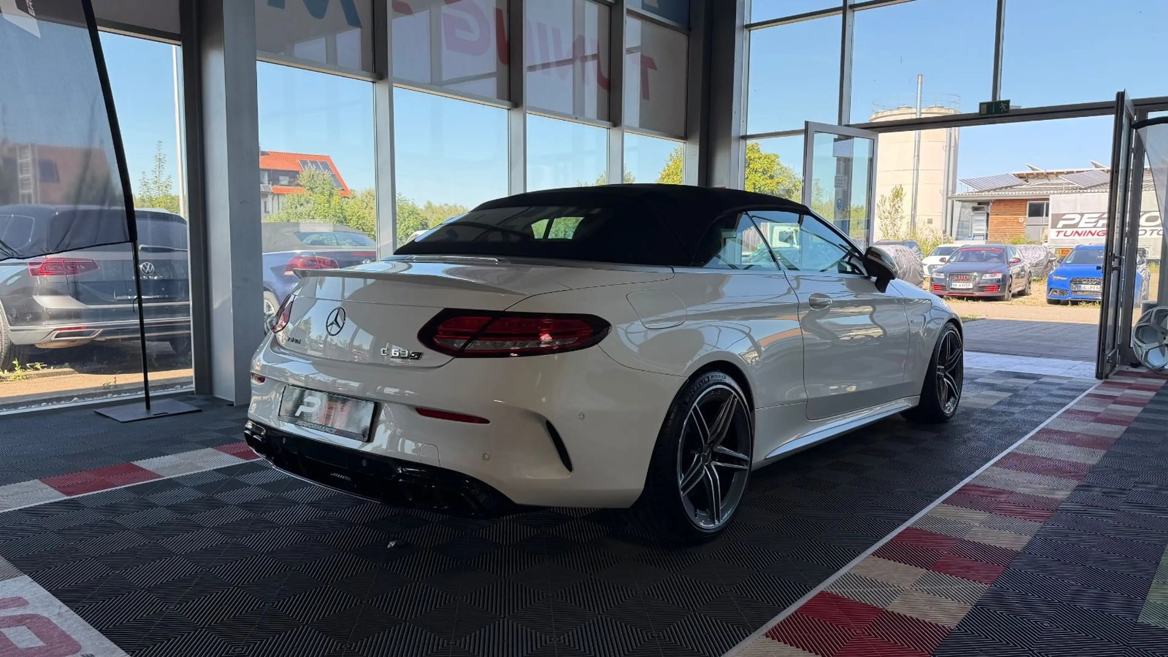 Mercedes-Benz C 63 AMG S Cabrio/Carbon/360/Sitzklima/Burmester — photo 2