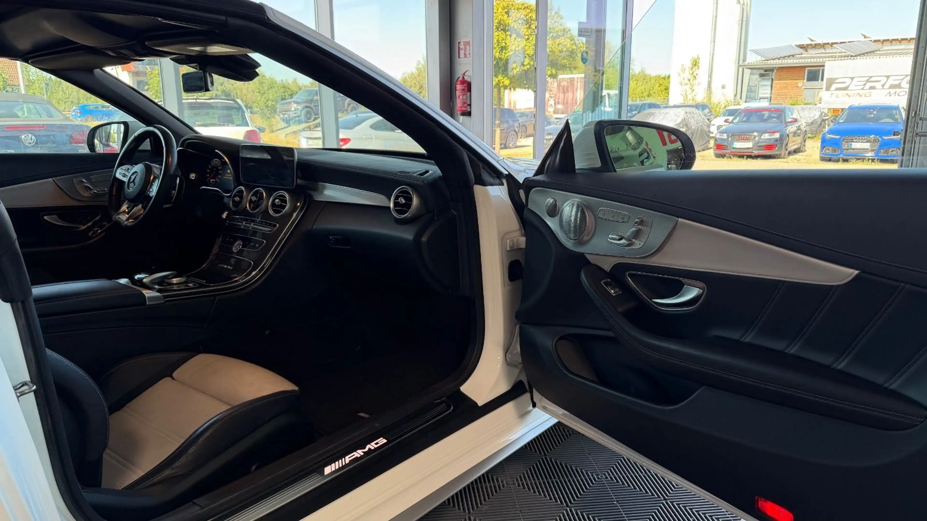 Mercedes-Benz C 63 AMG S Cabrio/Carbon/360/Sitzklima/Burmester — photo 11