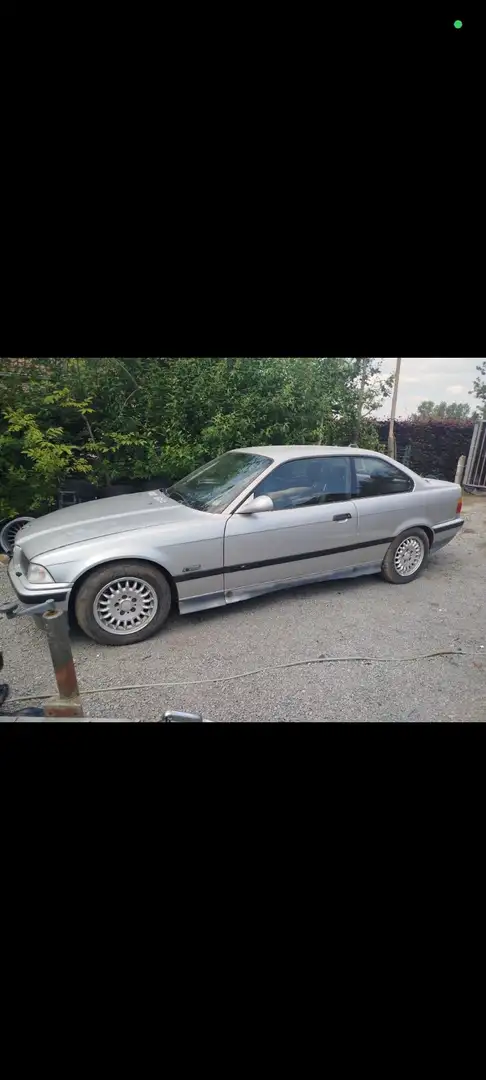 BMW 318 318is - 1