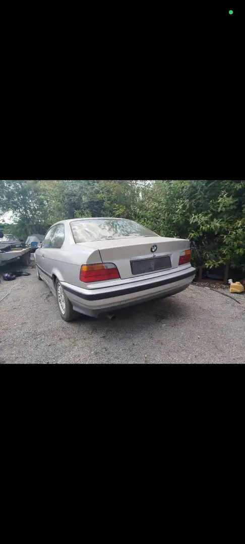 BMW 318 318is - 2