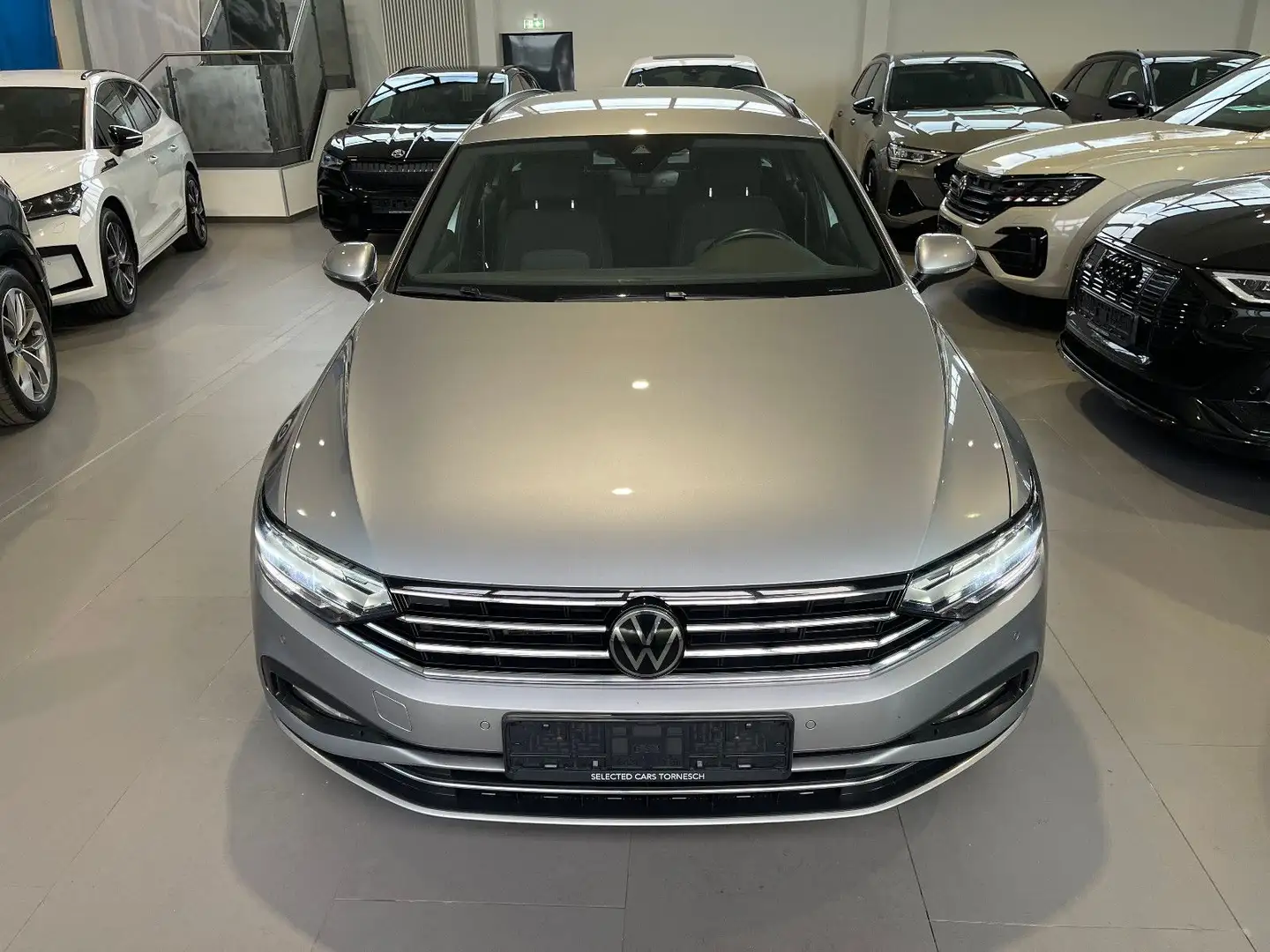 Volkswagen Passat Variant Passat Business 2.0 TDI DSG ACC/LED/KAMERA/4 S Silber - 2