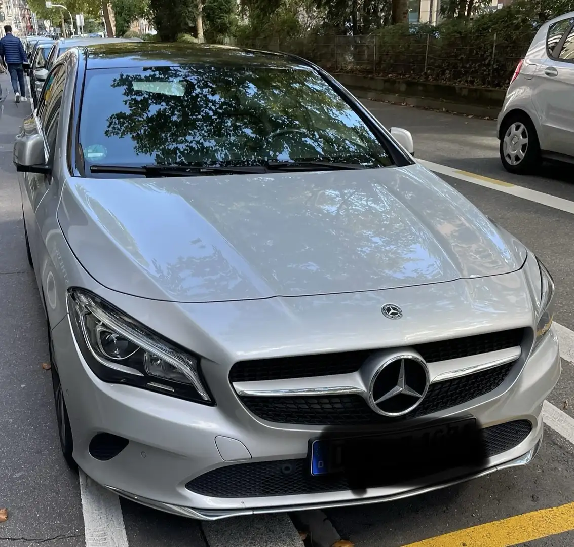 Mercedes-Benz CLA 180 Silber - 1