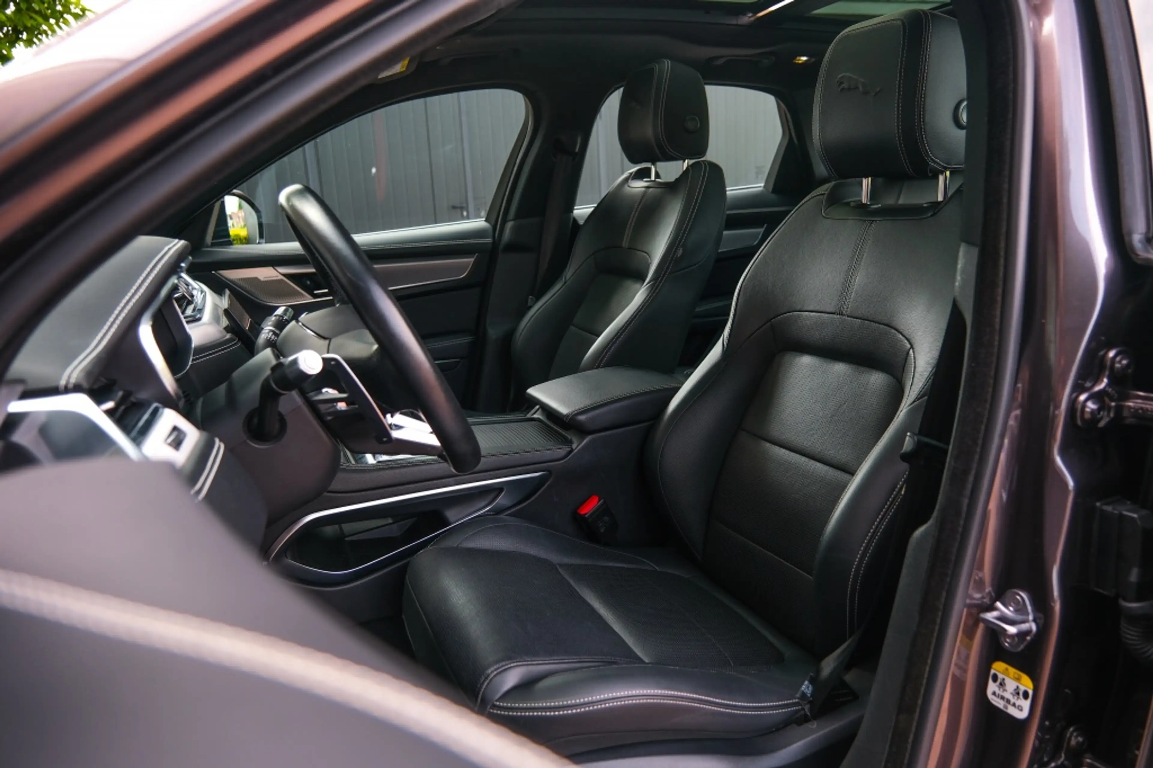 Jaguar F-Pace 2.0 P400e PHEV R-Dynamic Black — photo 2