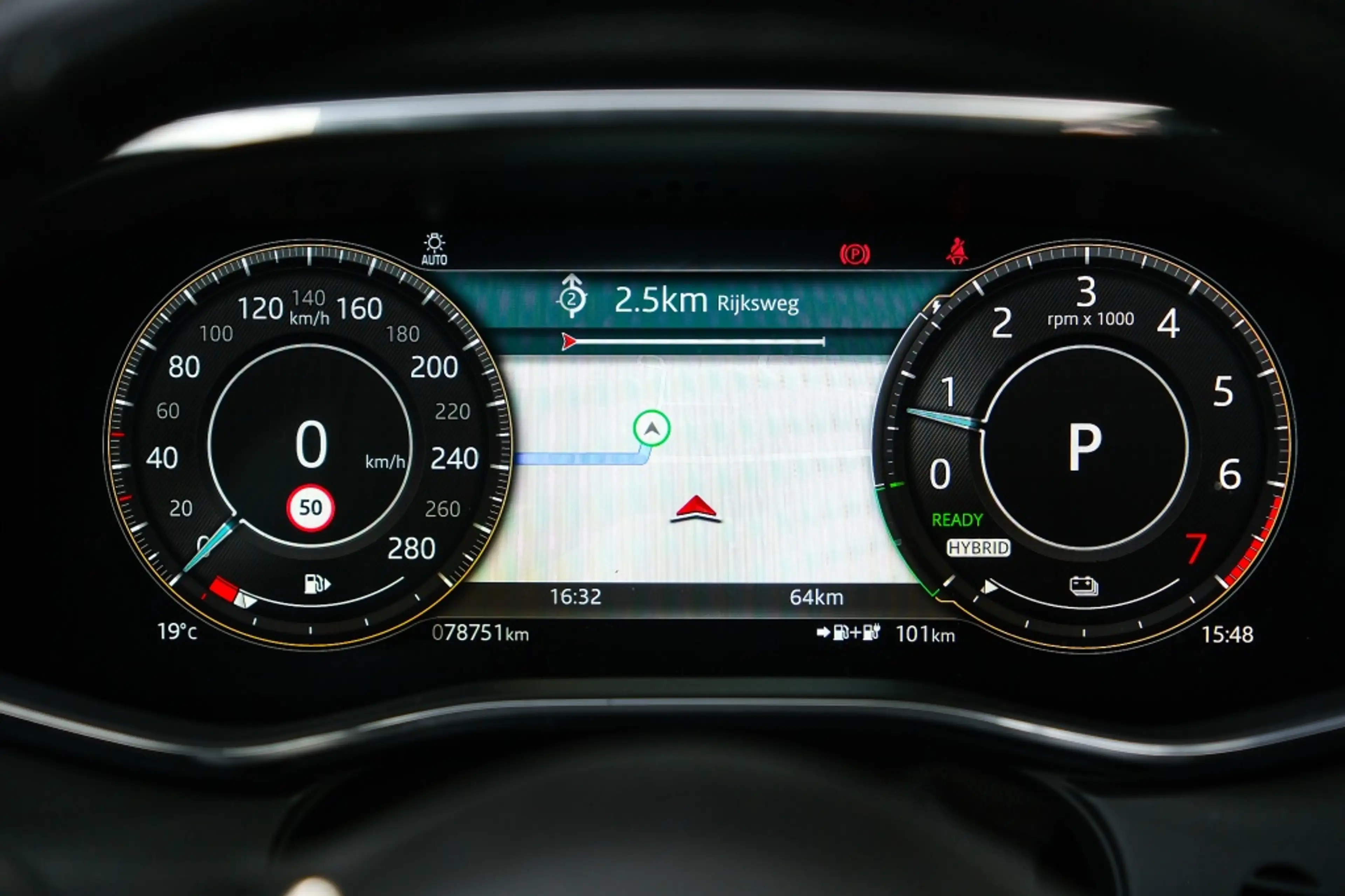 Jaguar F-Pace 2.0 P400e PHEV R-Dynamic Black — photo 5