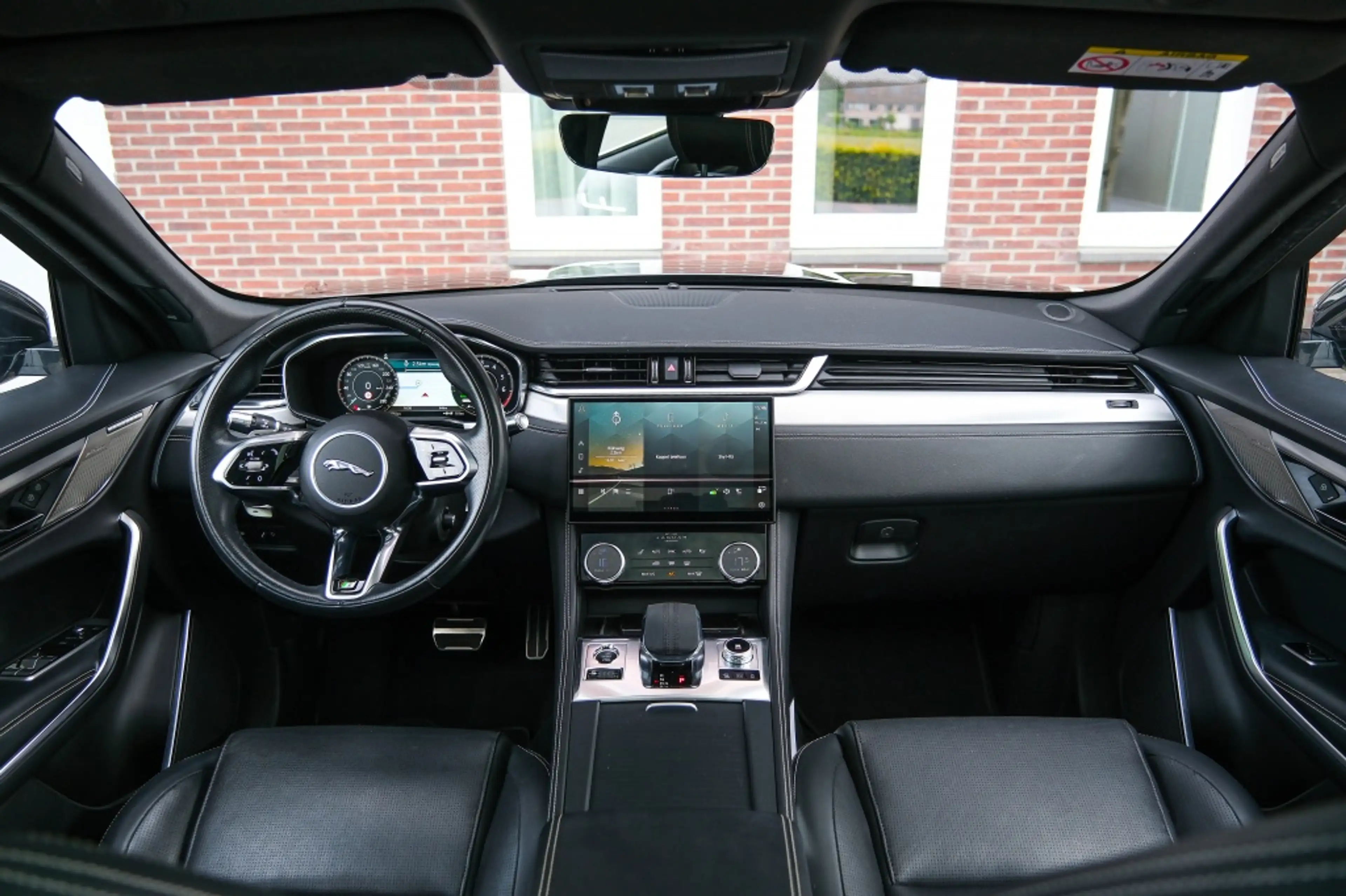 Jaguar F-Pace 2.0 P400e PHEV R-Dynamic Black — photo 8