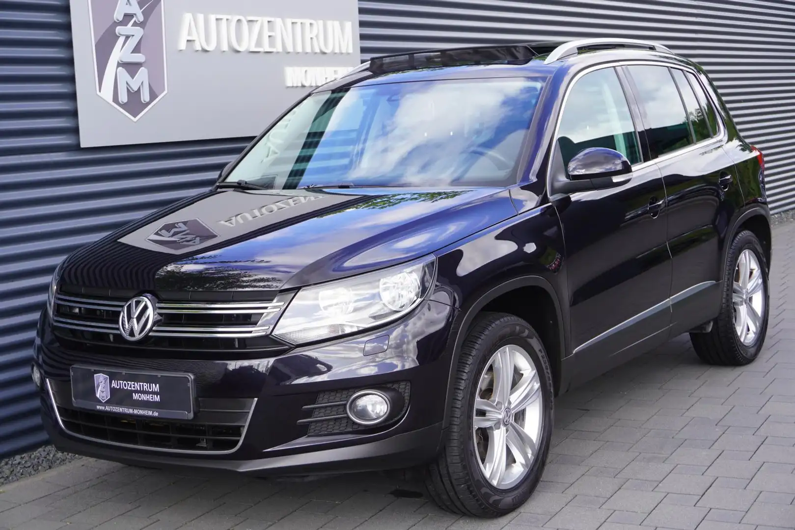 Volkswagen Tiguan 1.4 TSI SITZHEIZUNG|PANORAMA|TEMPOMAT|PDC Schwarz - 2