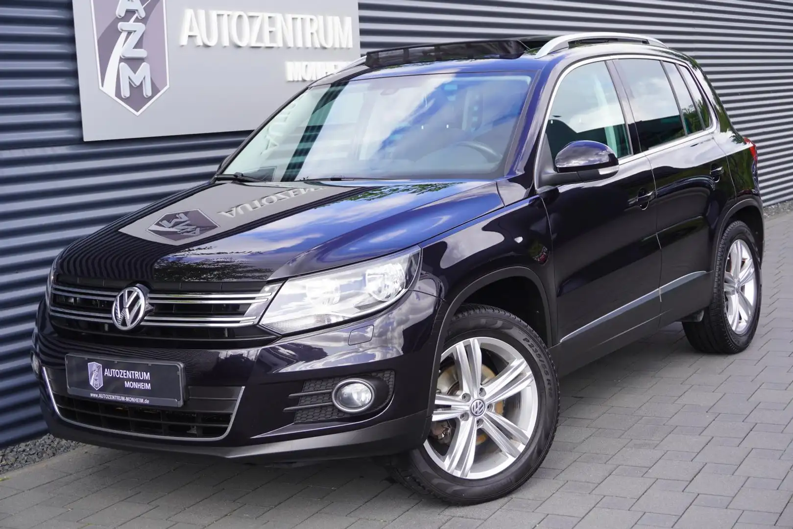 Volkswagen Tiguan 1.4 TSI SITZHEIZUNG|PANORAMA|TEMPOMAT|PDC Schwarz - 1