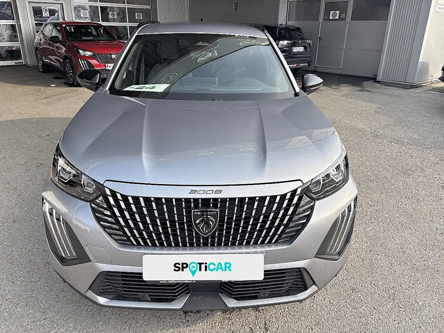 Peugeot 2008 Hybrid 145 e-DCS6 Allure Grau - 2