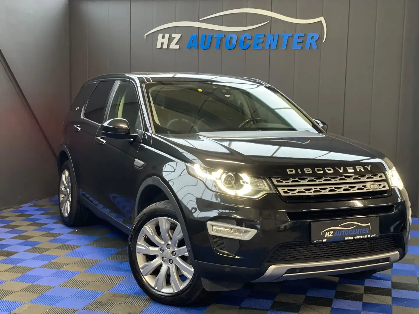 Land Rover Discovery Sport HSE Luxury 4WD*PANO*AHK*TV*LED Zwart - 1