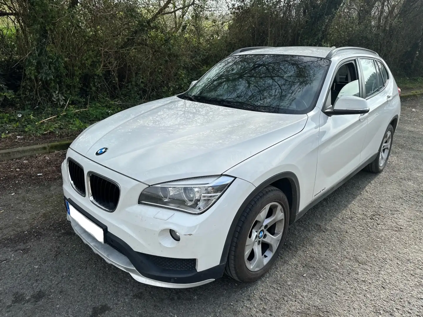 BMW X1 xDrive 20dA Blanc - 1