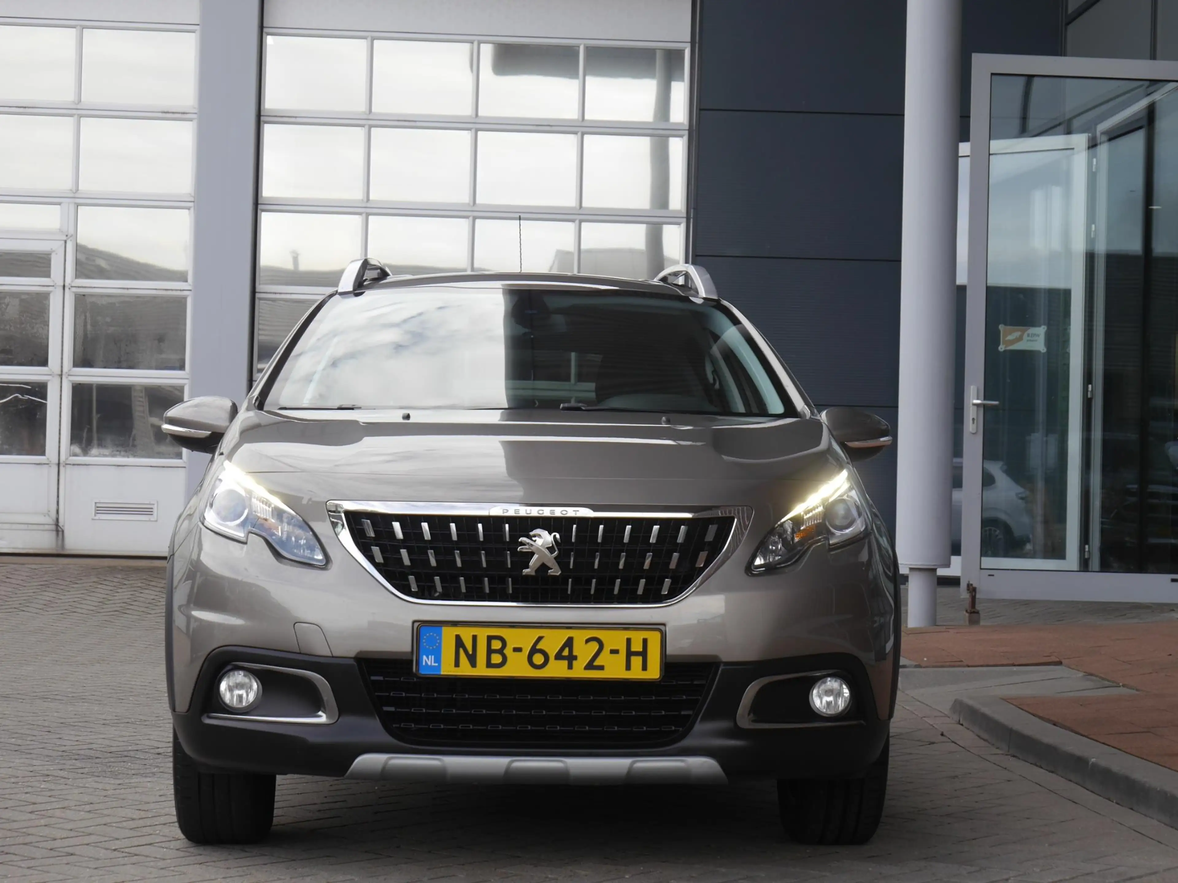 Peugeot 2008 1.2 PureTech Allure | Apple Carplay | Navigatie | — photo 2