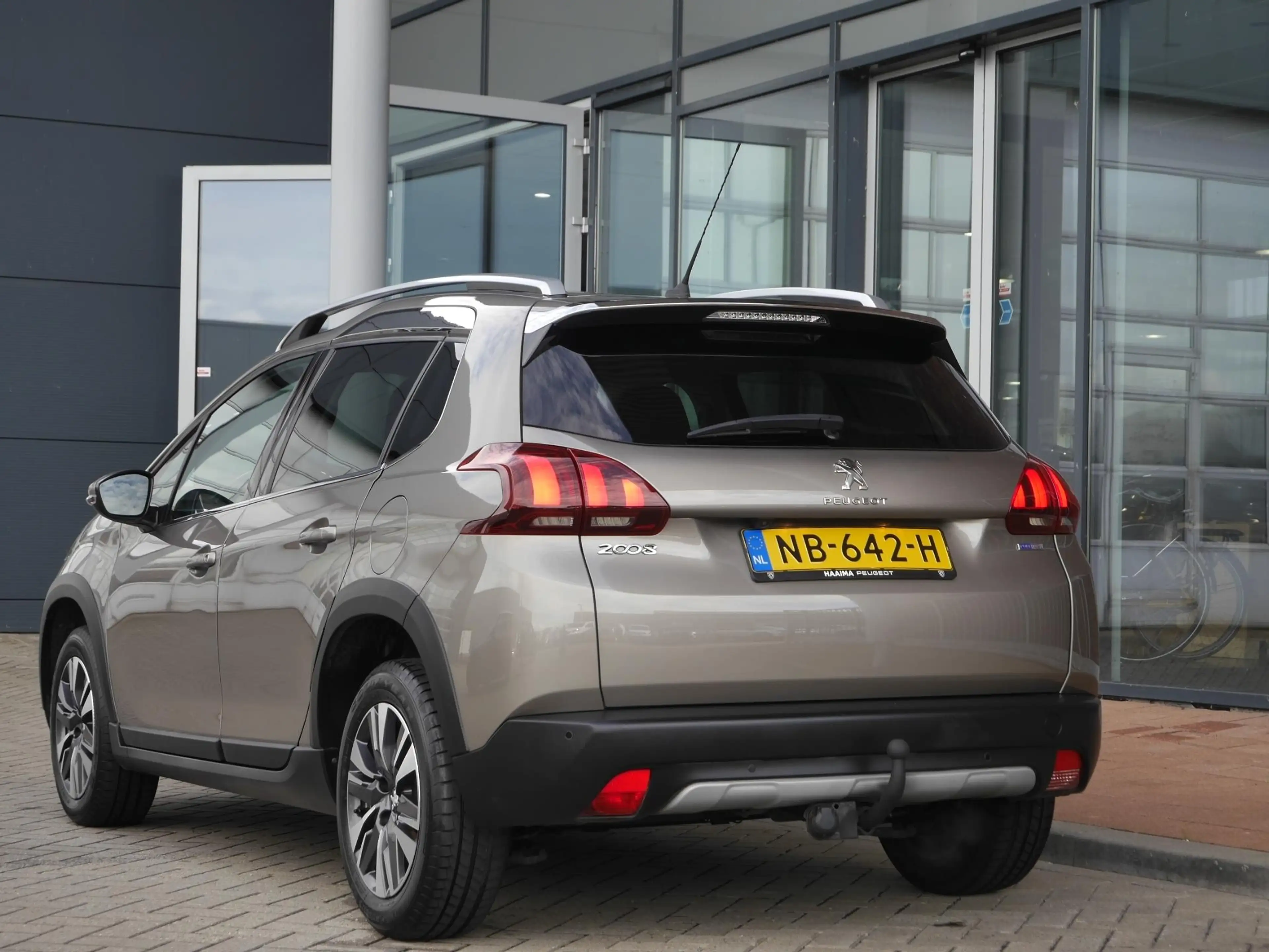 Peugeot 2008 1.2 PureTech Allure | Apple Carplay | Navigatie | — photo 4