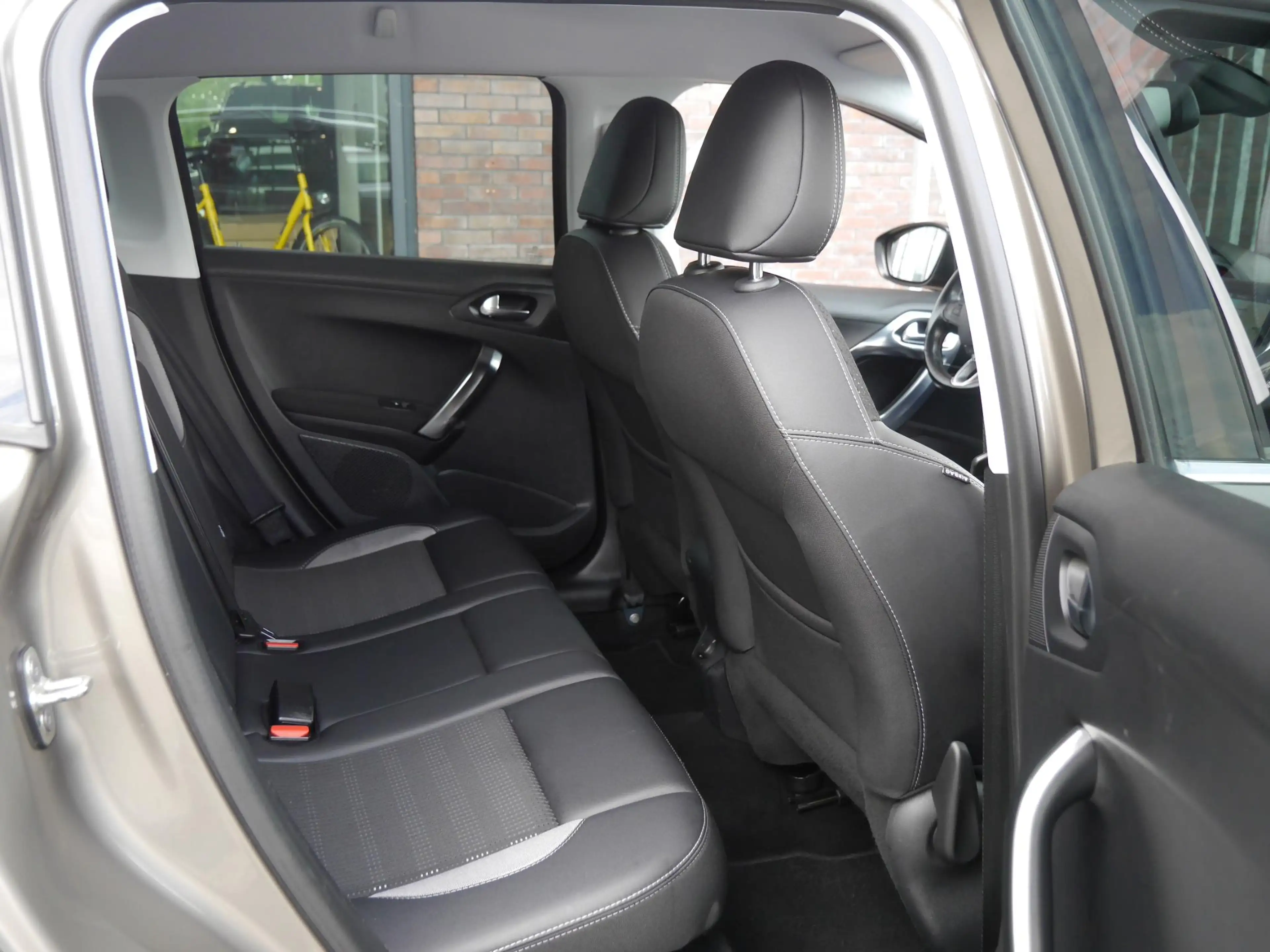 Peugeot 2008 1.2 PureTech Allure | Apple Carplay | Navigatie | — photo 8