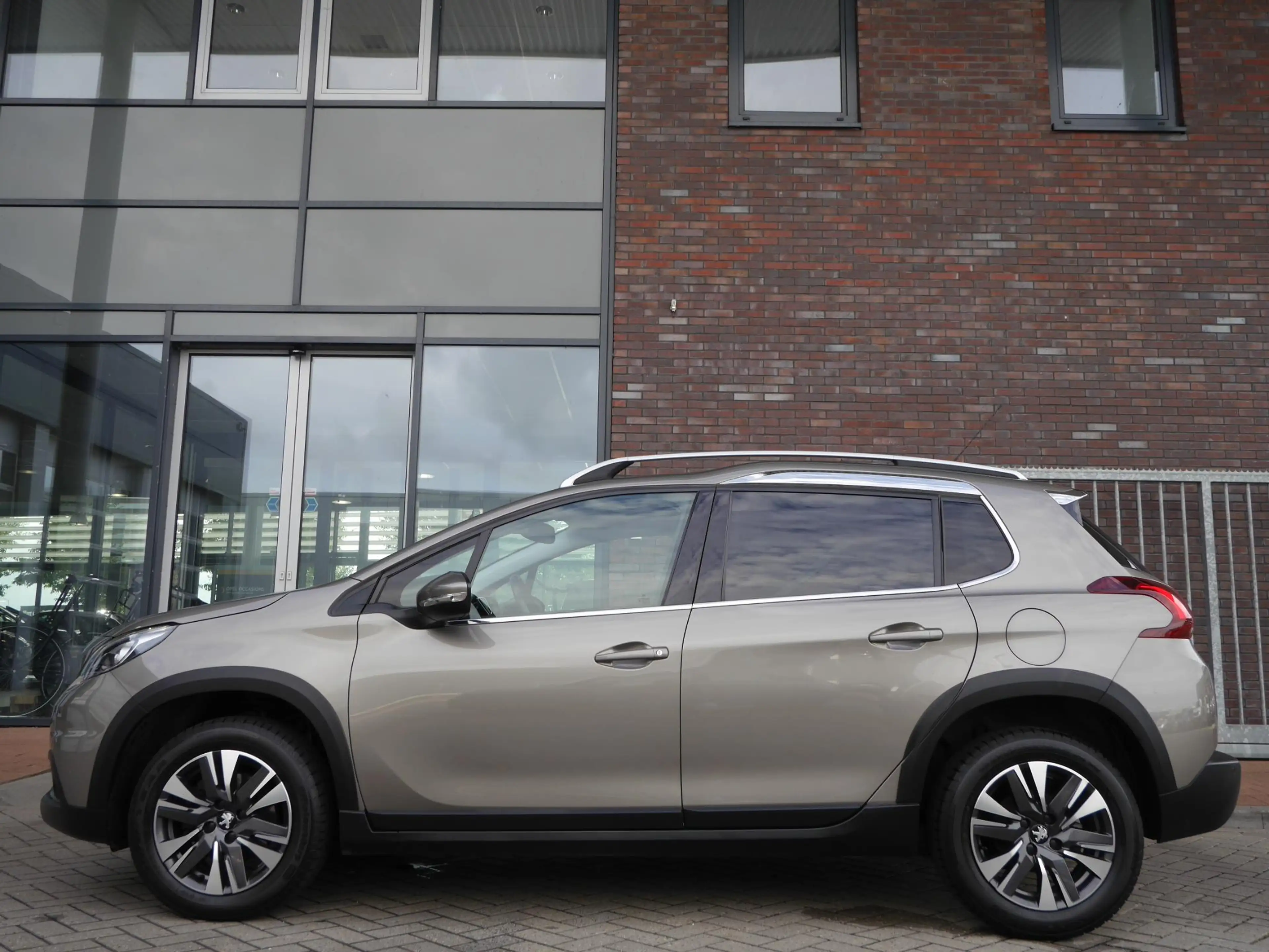 Peugeot 2008 1.2 PureTech Allure | Apple Carplay | Navigatie | — photo 6