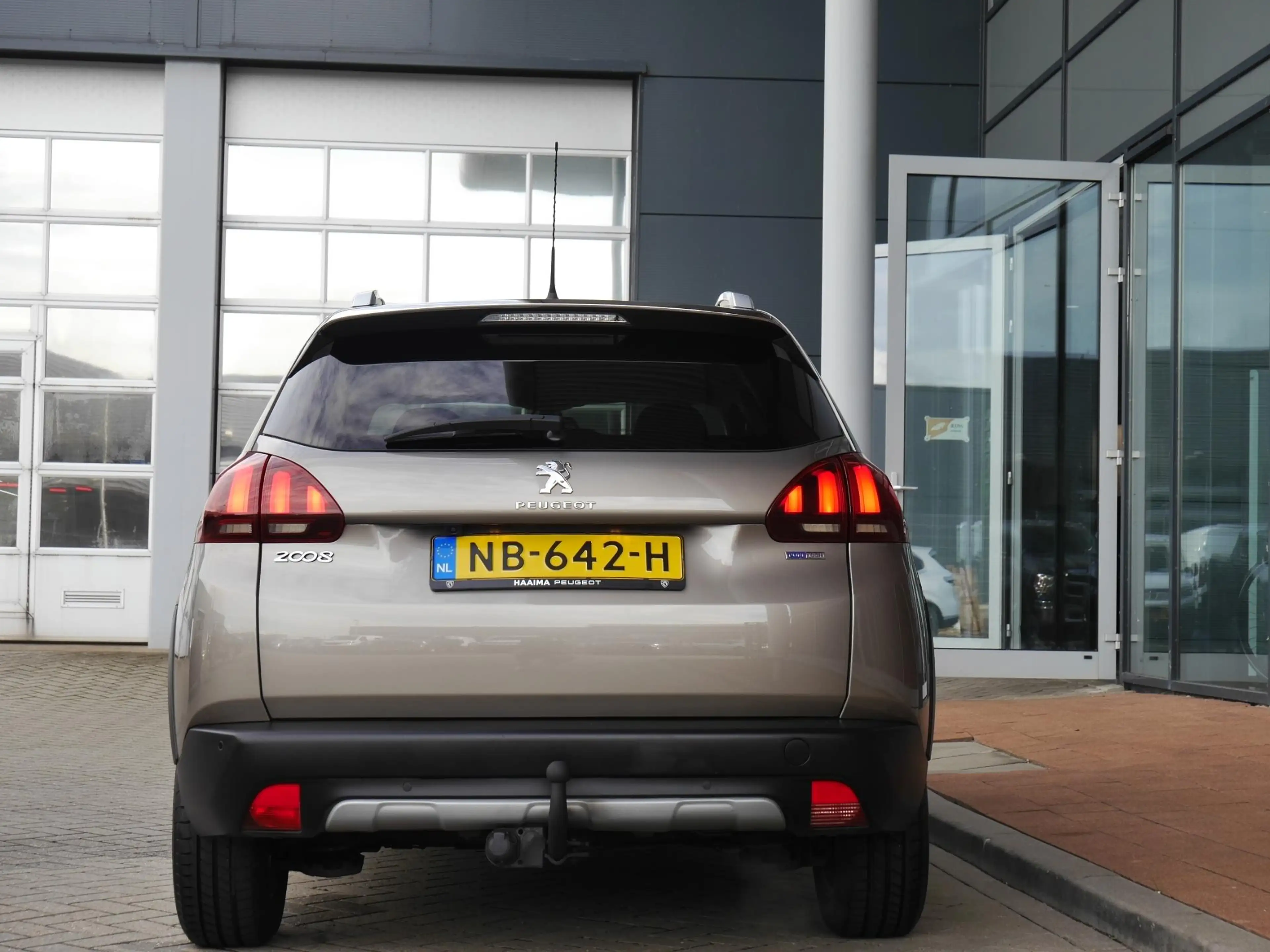 Peugeot 2008 1.2 PureTech Allure | Apple Carplay | Navigatie | — photo 5