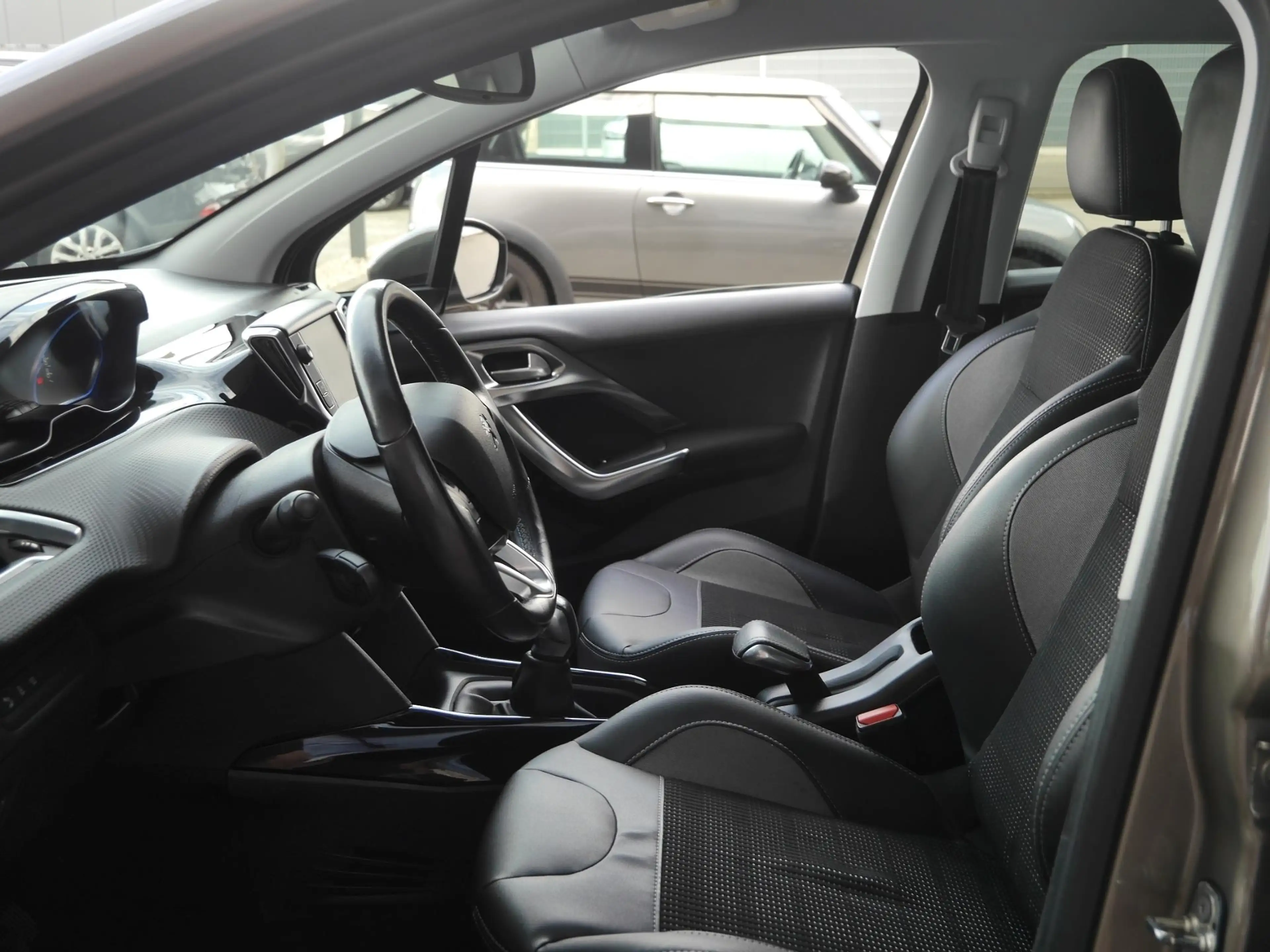 Peugeot 2008 1.2 PureTech Allure | Apple Carplay | Navigatie | — photo 12