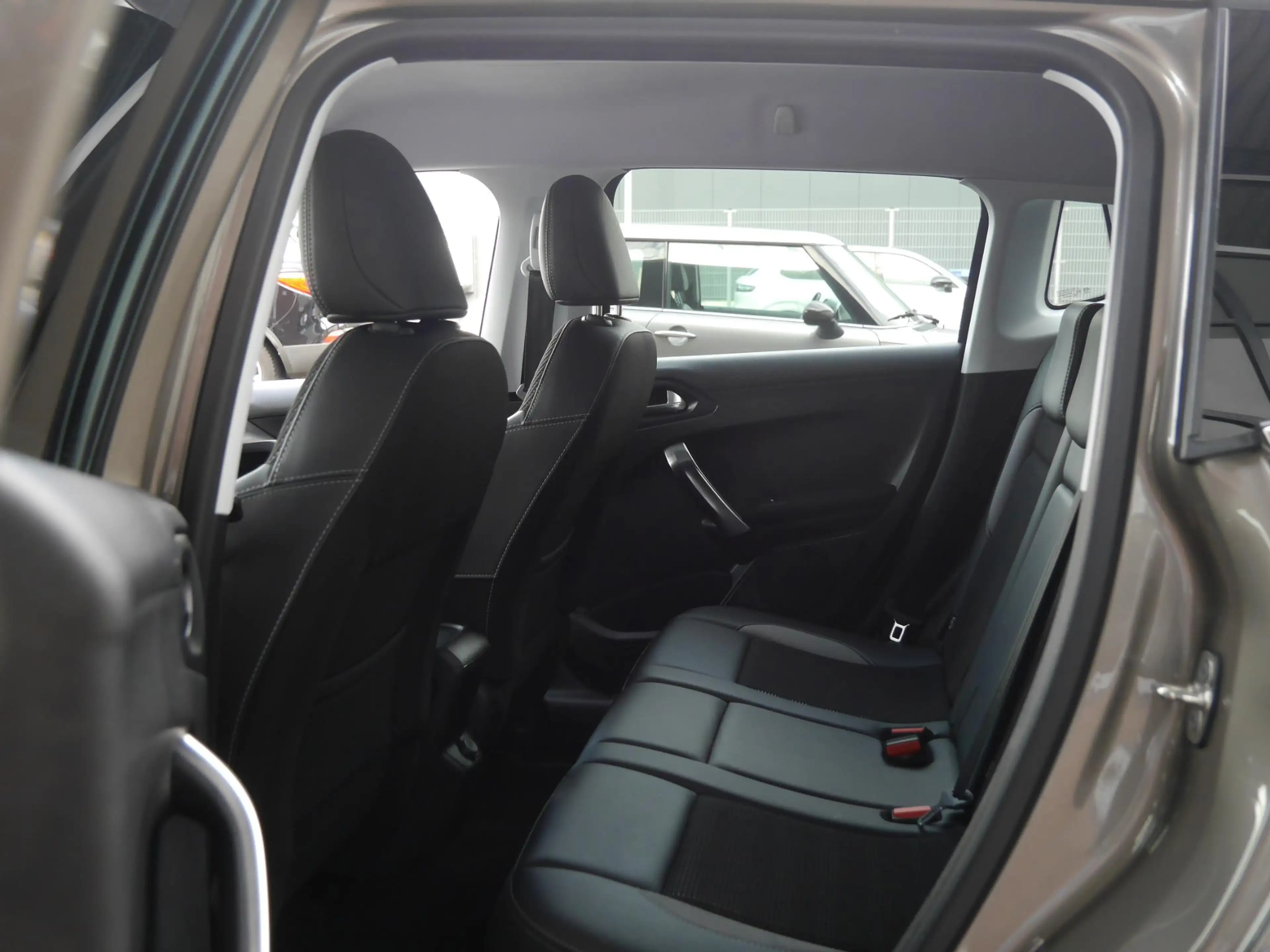 Peugeot 2008 1.2 PureTech Allure | Apple Carplay | Navigatie | — photo 11