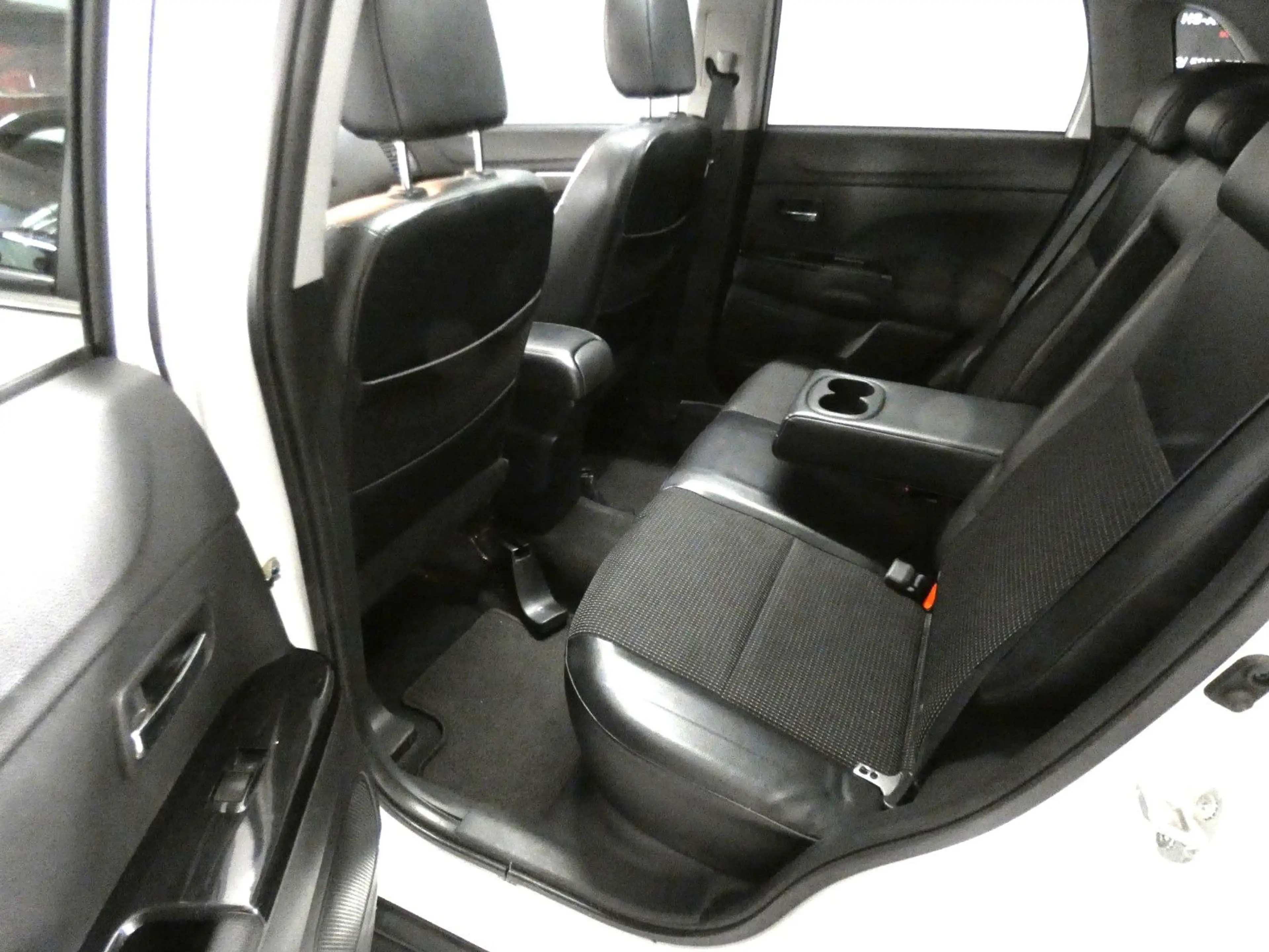 Peugeot 4008 Allure 4WD*NAVI*PDC*AHK*RFK* — photo 9