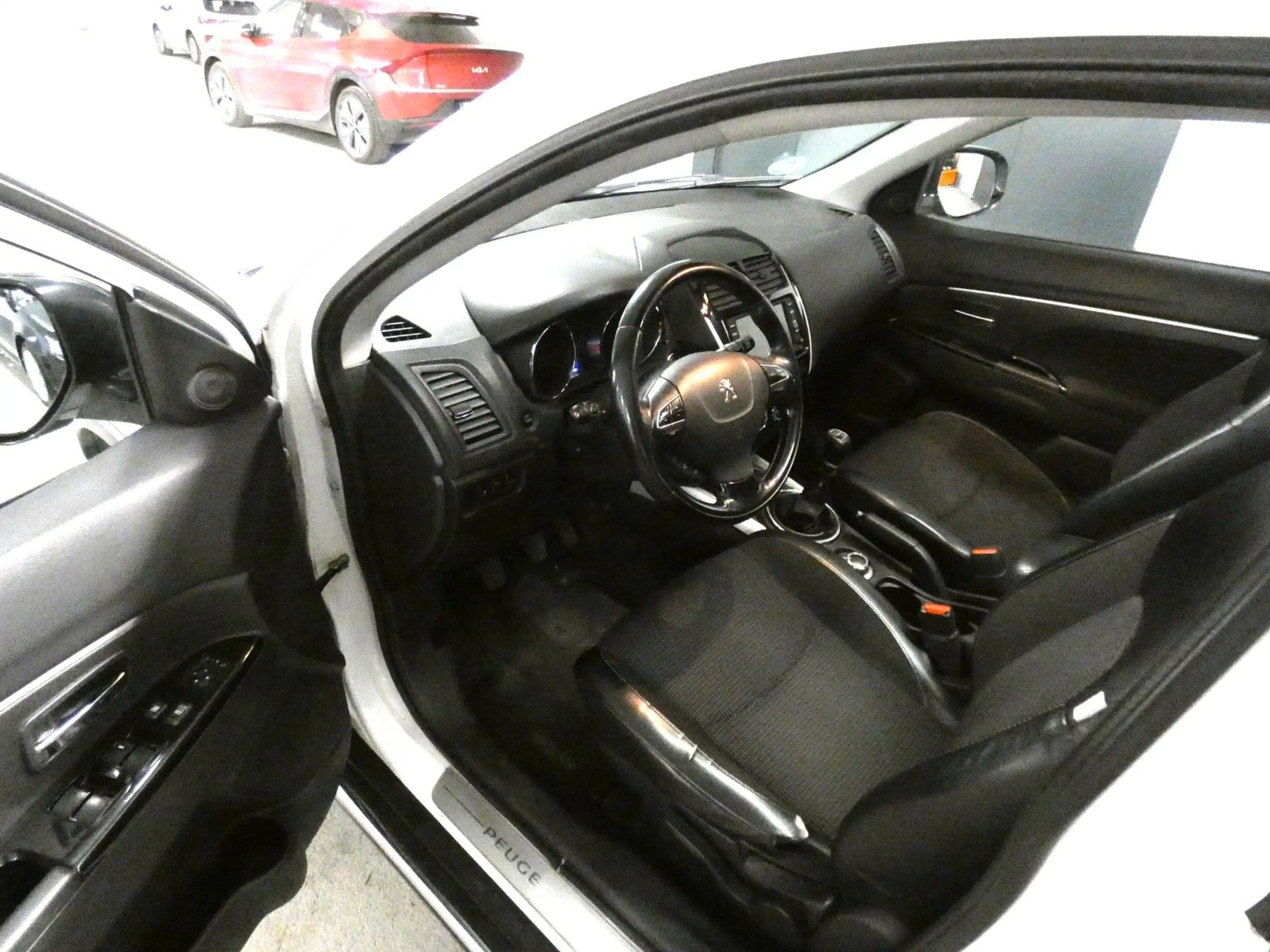 Peugeot 4008 Allure 4WD*NAVI*PDC*AHK*RFK* — photo 6