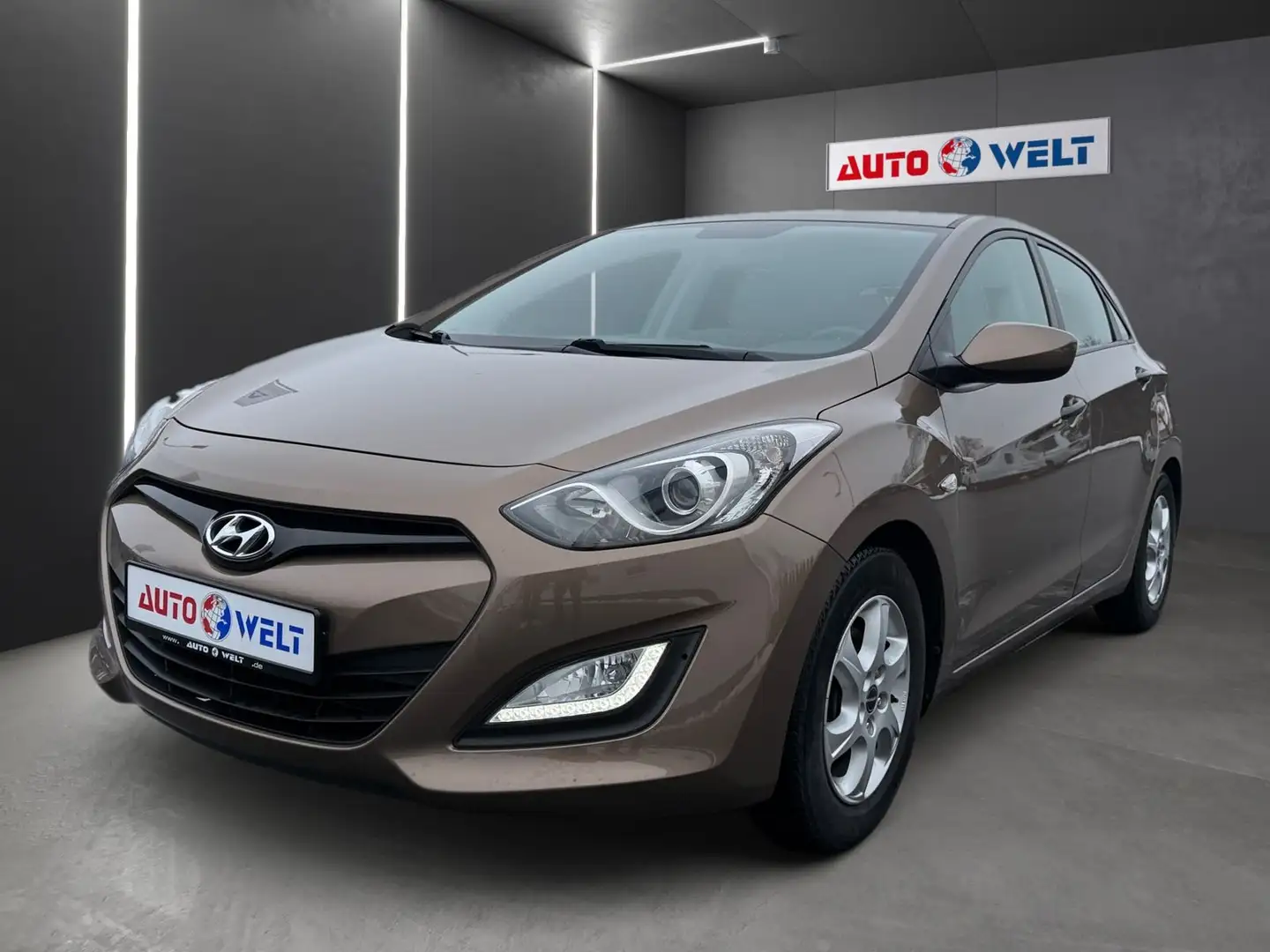 Hyundai i30 1.4 Classic PDC Klima Bluetooth USB AUX Brun - 1