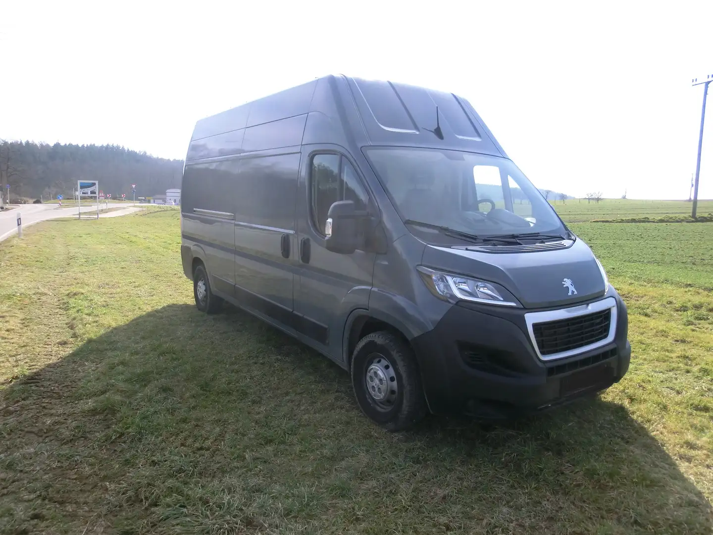 Peugeot Boxer Boxer Cargo Premium BlueHDi L3 H3 Portaltüren) Grau - 2