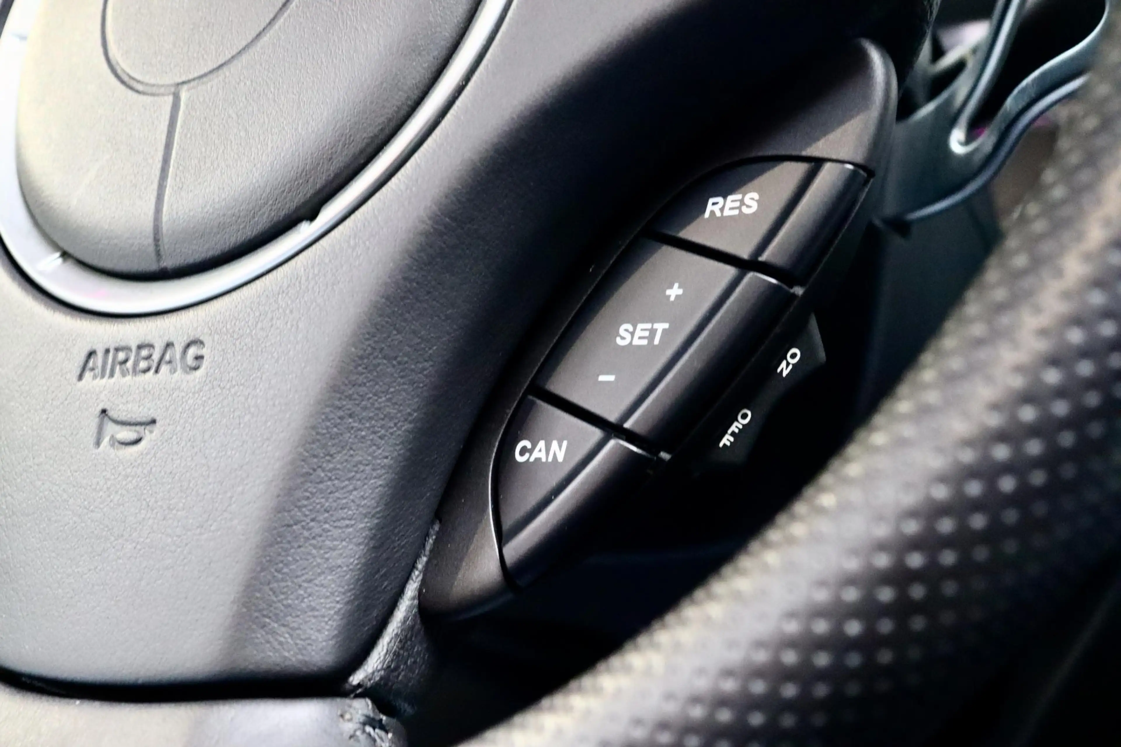 Aston Martin Vantage V8 Roadster 4.7 V8 — photo 18
