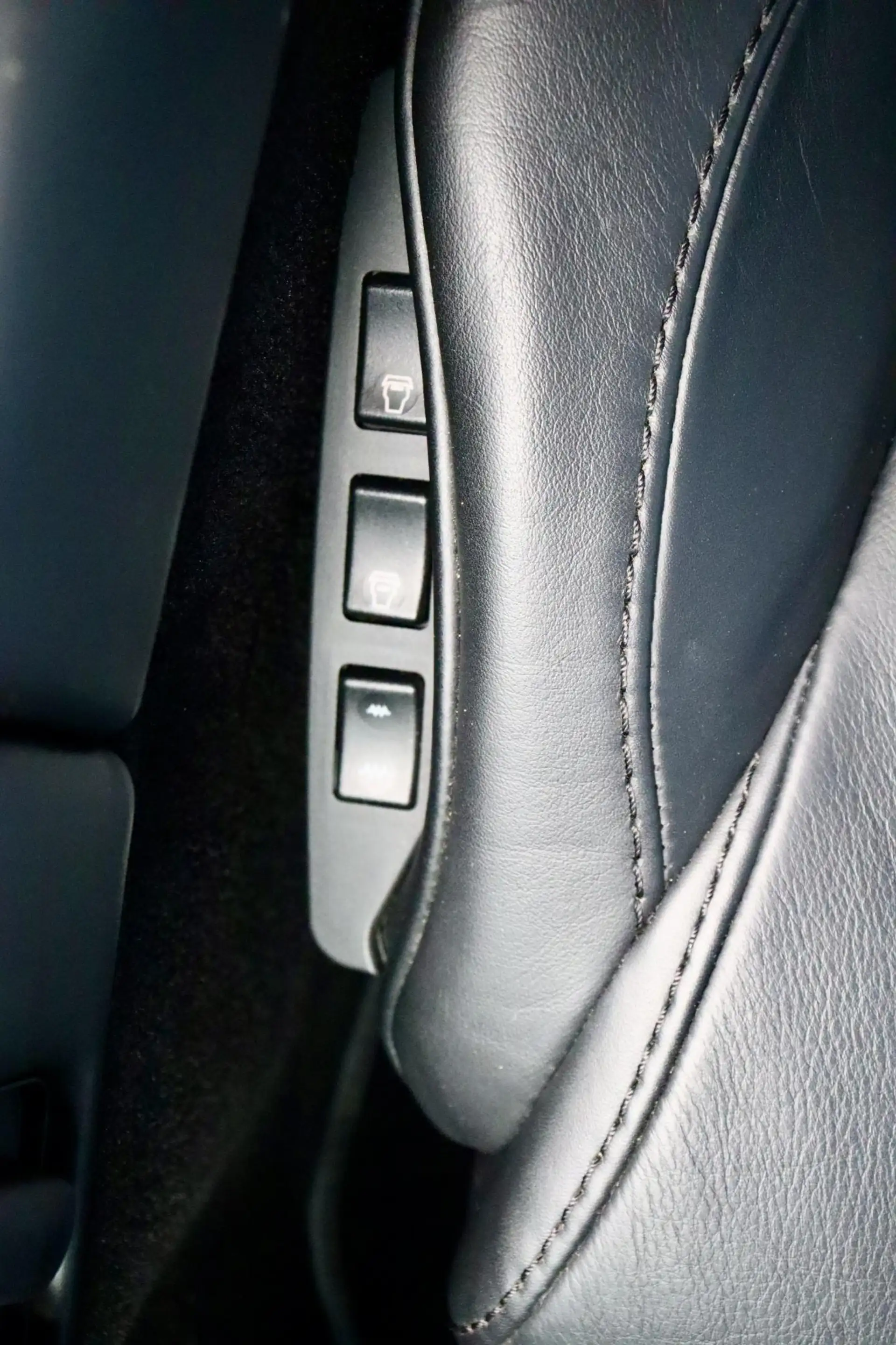 Aston Martin Vantage V8 Roadster 4.7 V8 — photo 23