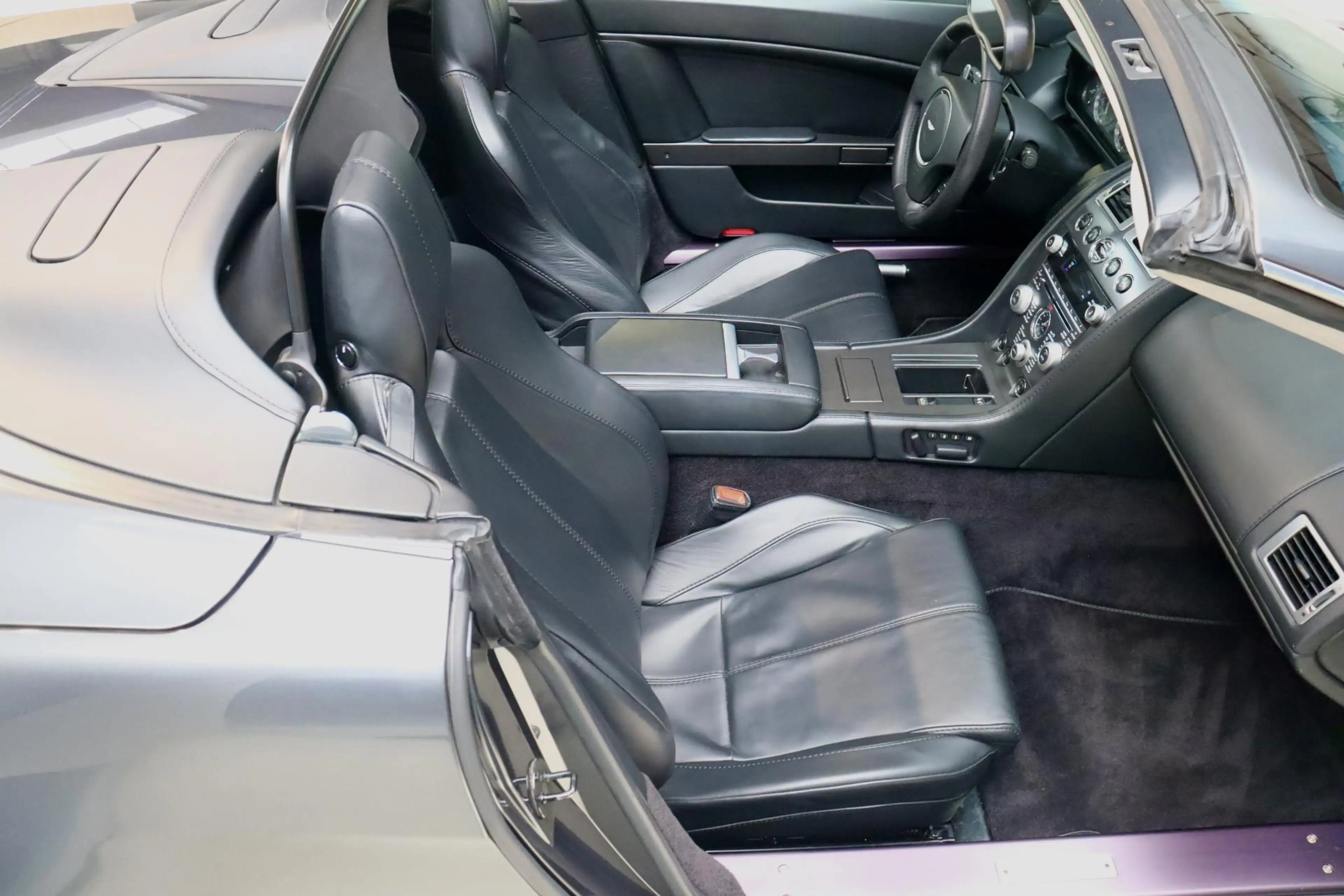Aston Martin Vantage V8 Roadster 4.7 V8 — photo 14