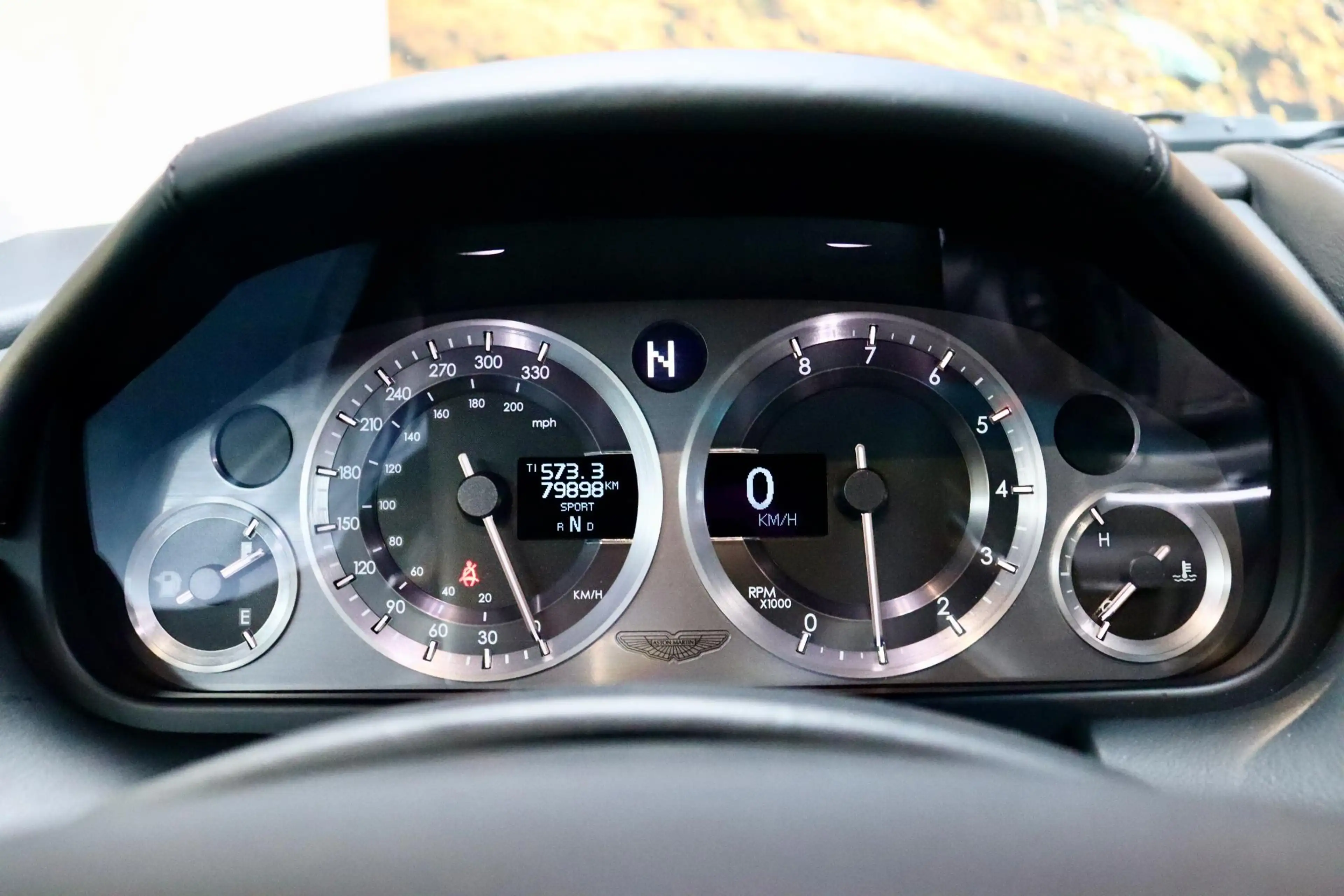Aston Martin Vantage V8 Roadster 4.7 V8 — photo 20