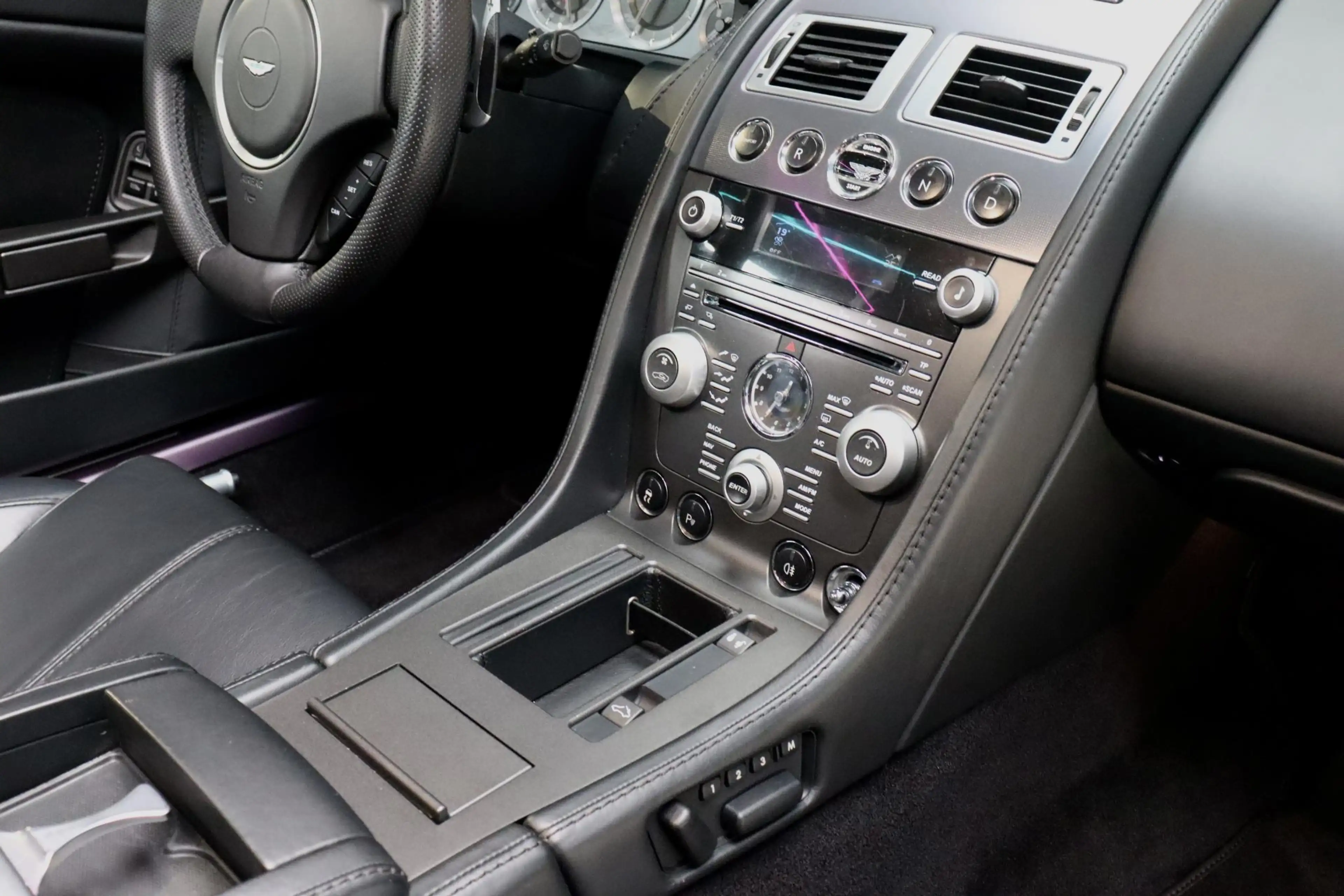 Aston Martin Vantage V8 Roadster 4.7 V8 — photo 15